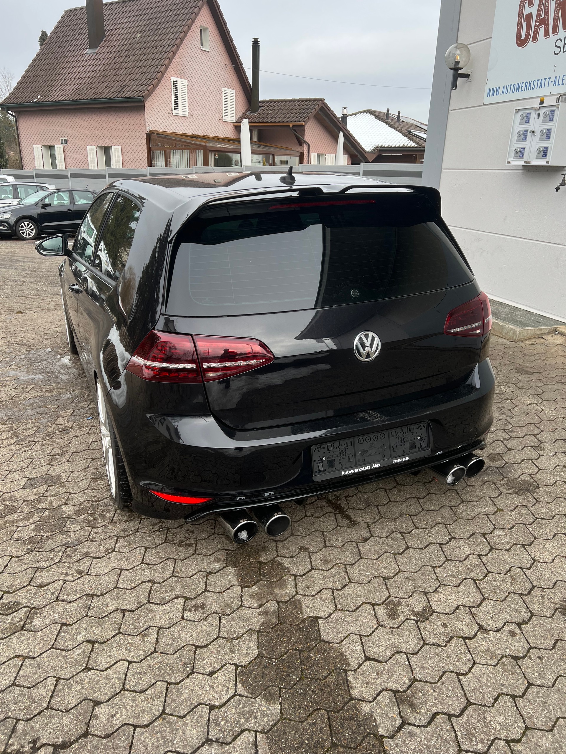 VW Golf 2.0 TSI R 4Motion-image-4