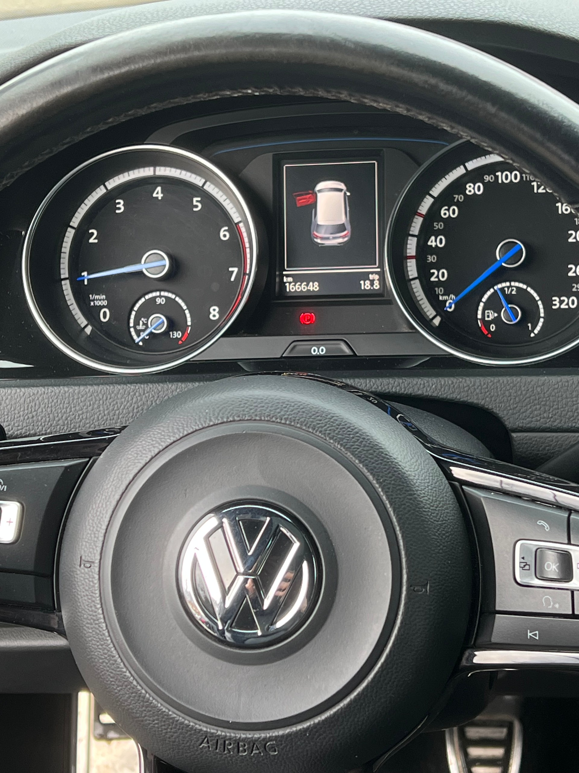 VW Golf 2.0 TSI R 4Motion-image-9