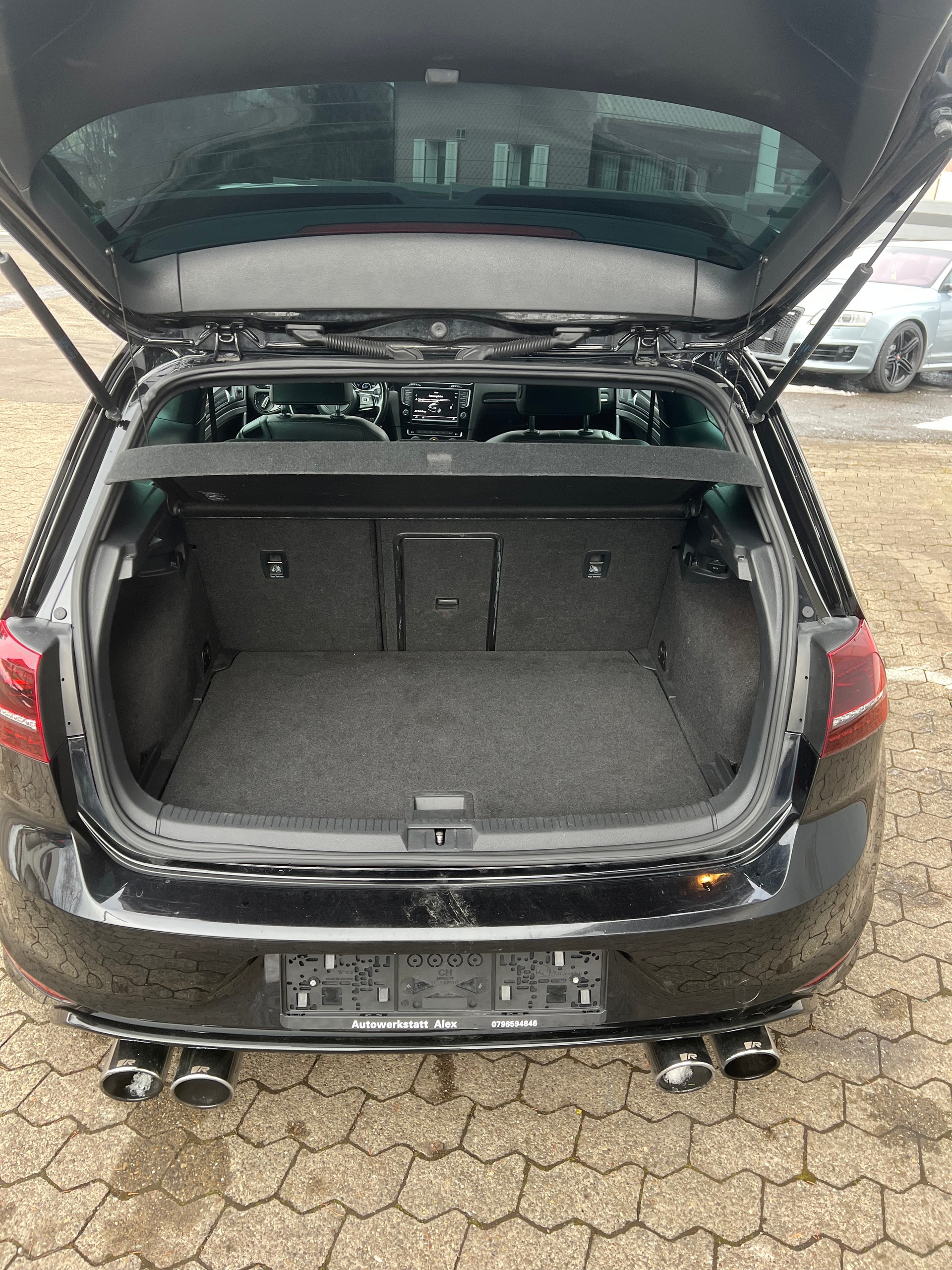 VW Golf 2.0 TSI R 4Motion-image-5