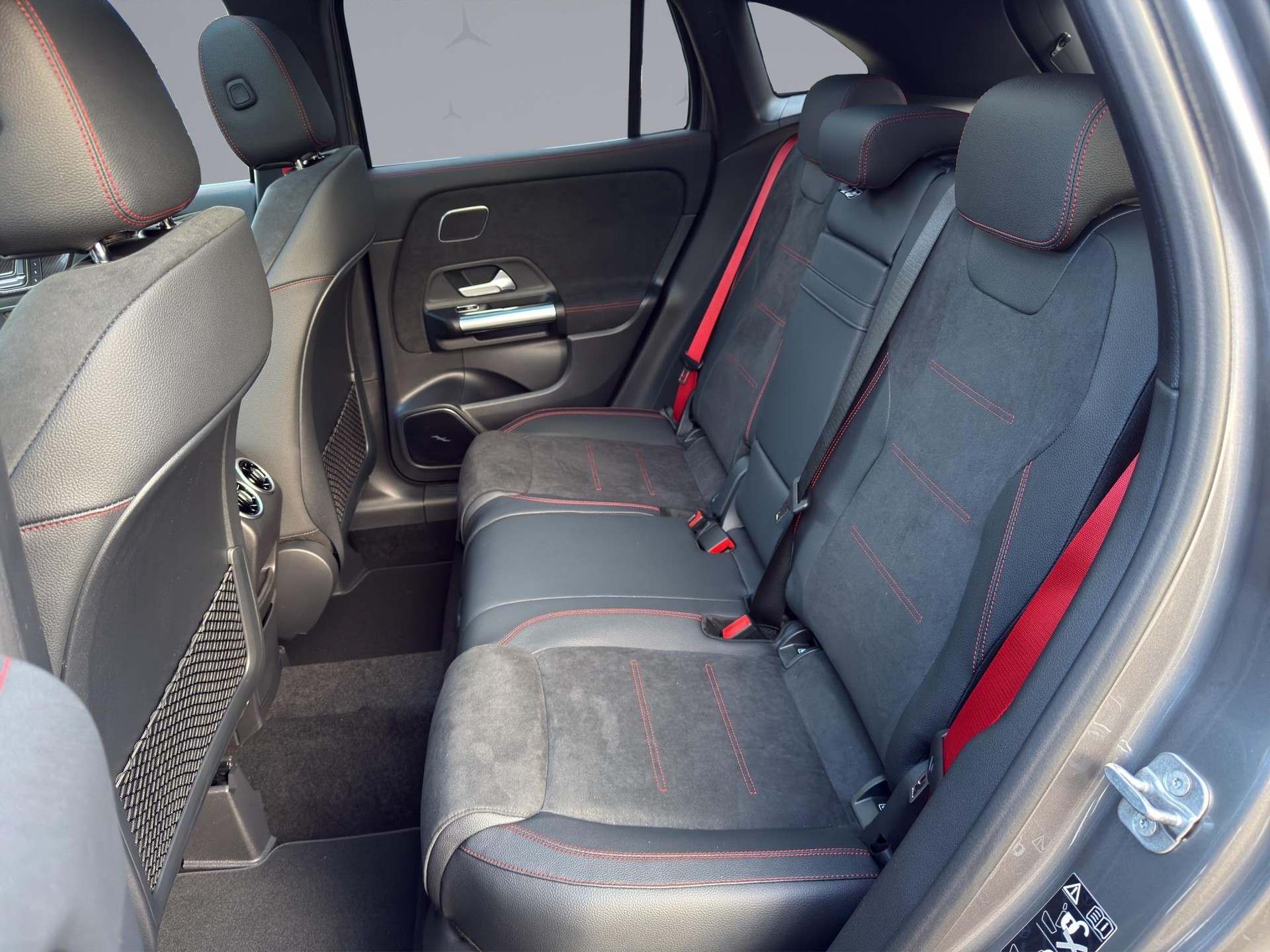MERCEDES-BENZ GLA 35 AMG 4matic-image-12