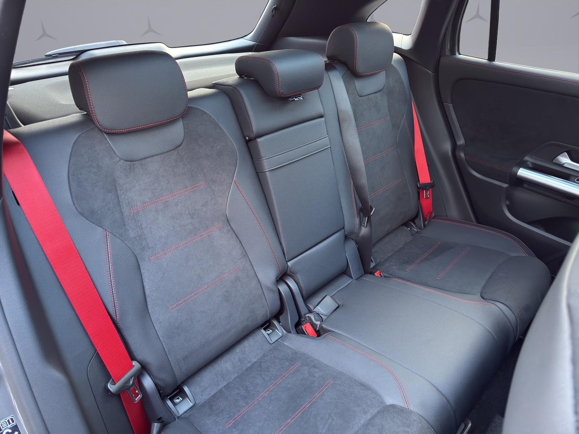 MERCEDES-BENZ GLA 35 AMG 4matic-image-17