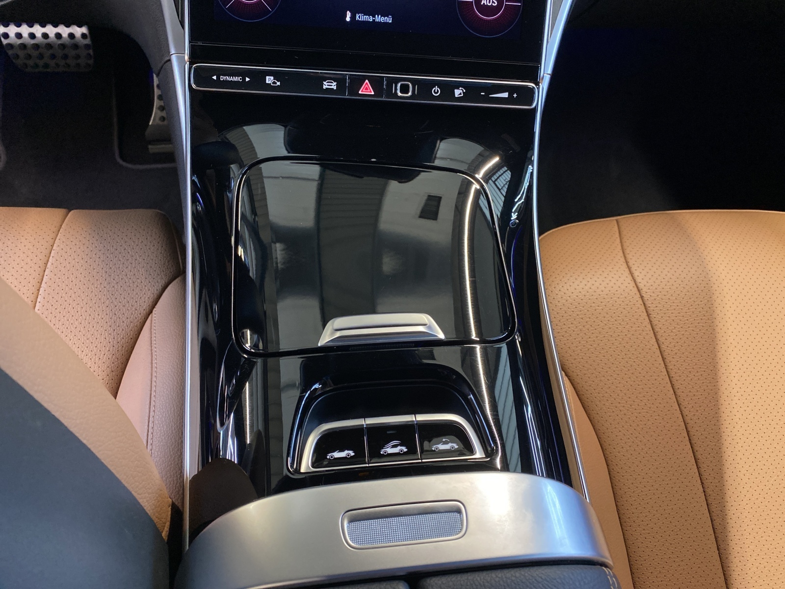 MERCEDES-BENZ CLE 450 AMG Line 4MATIC Cabriolet-image-12