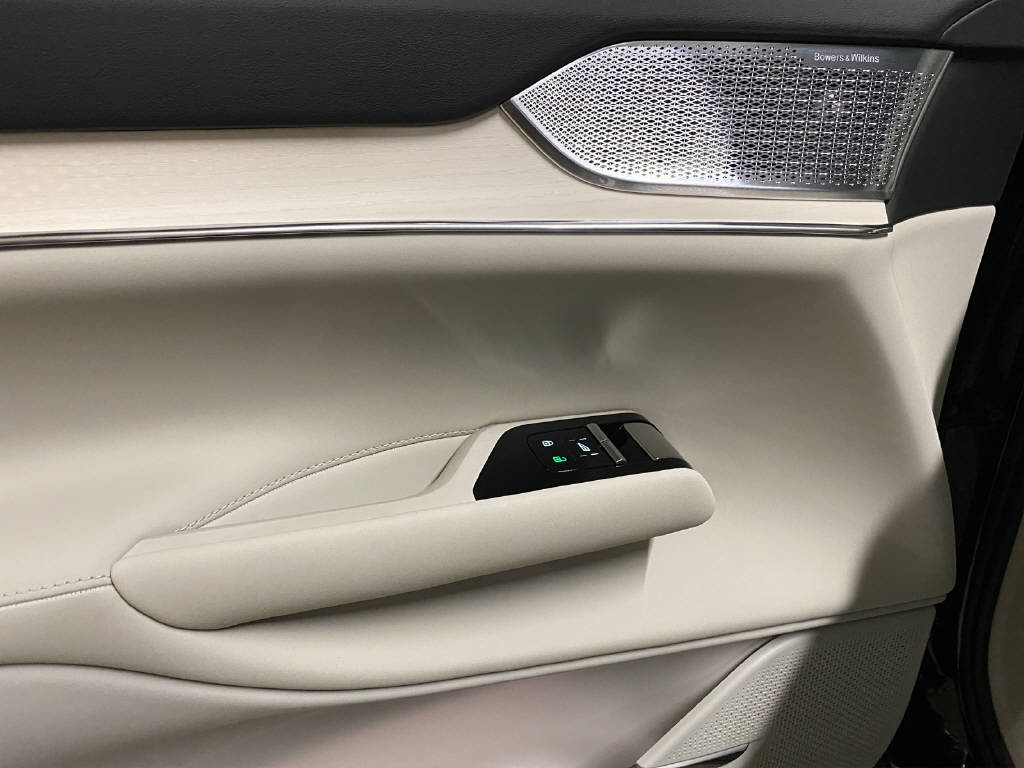 VOLVO EX 90 Twin Performance Ultra AWDD-image-11