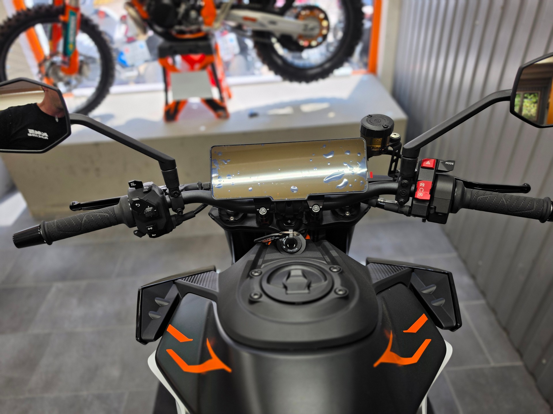 KTM 990 Duke R-image-11