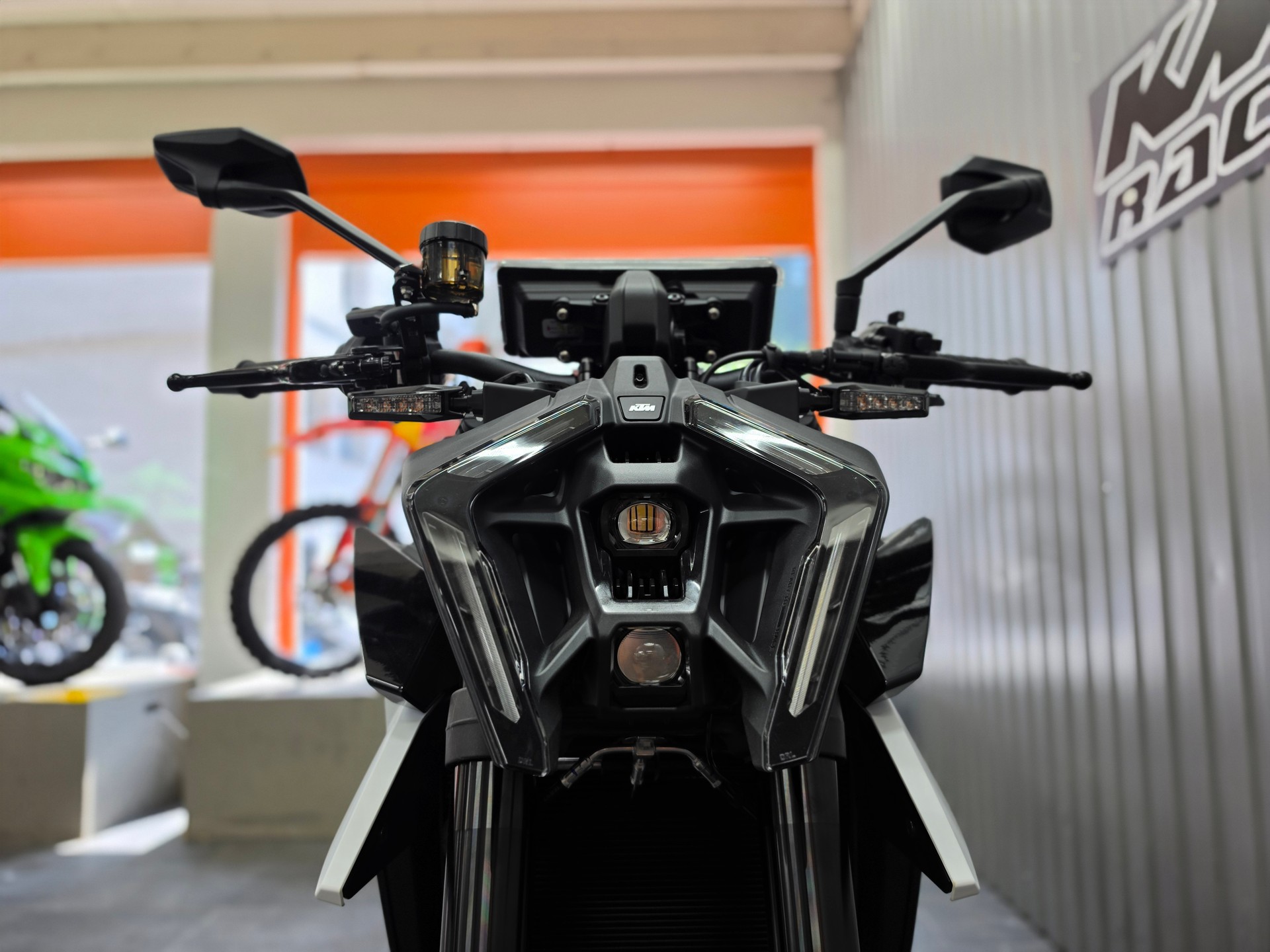 KTM 990 Duke R-image-6