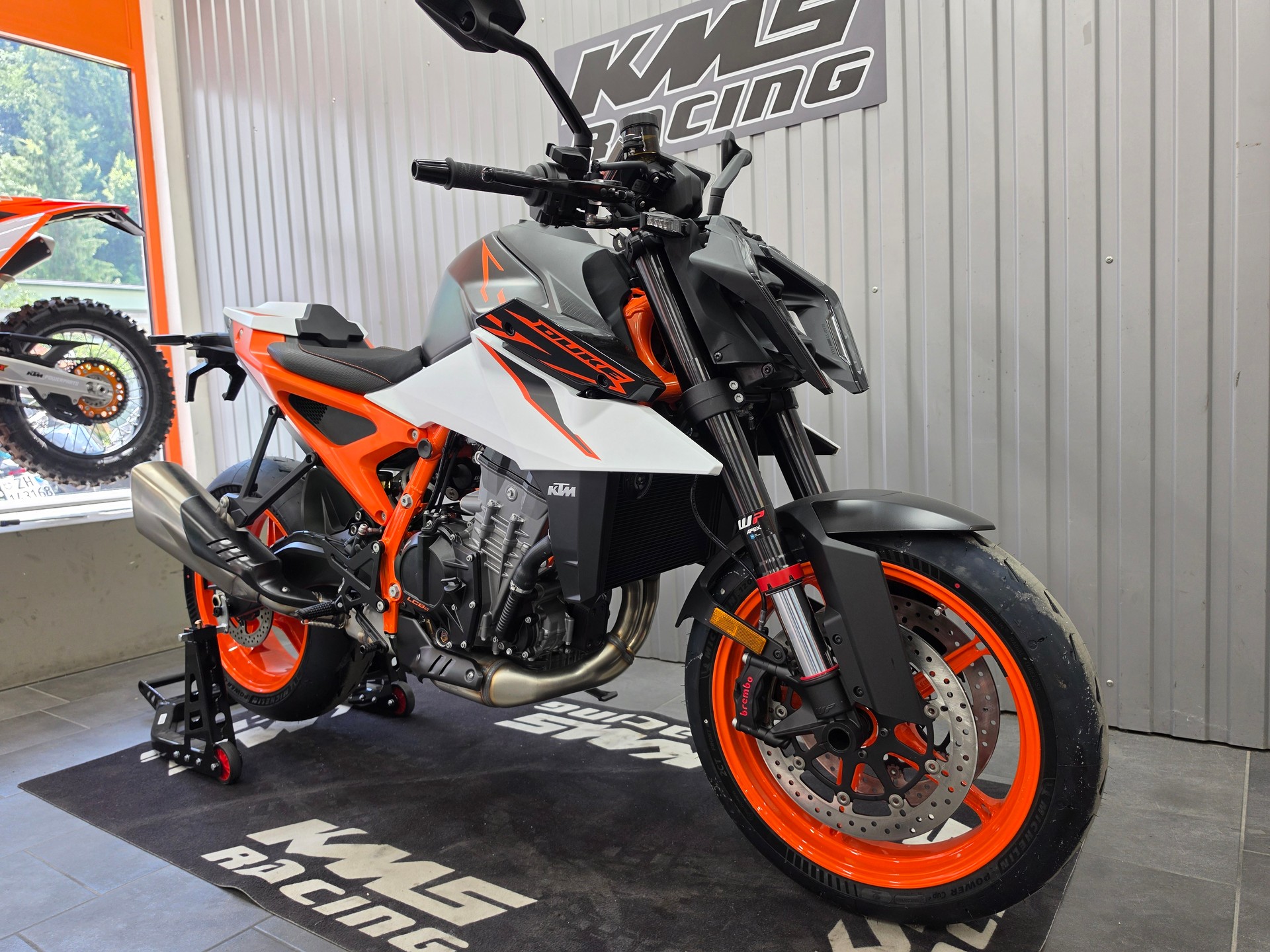 KTM 990 Duke R-showroom-element-2