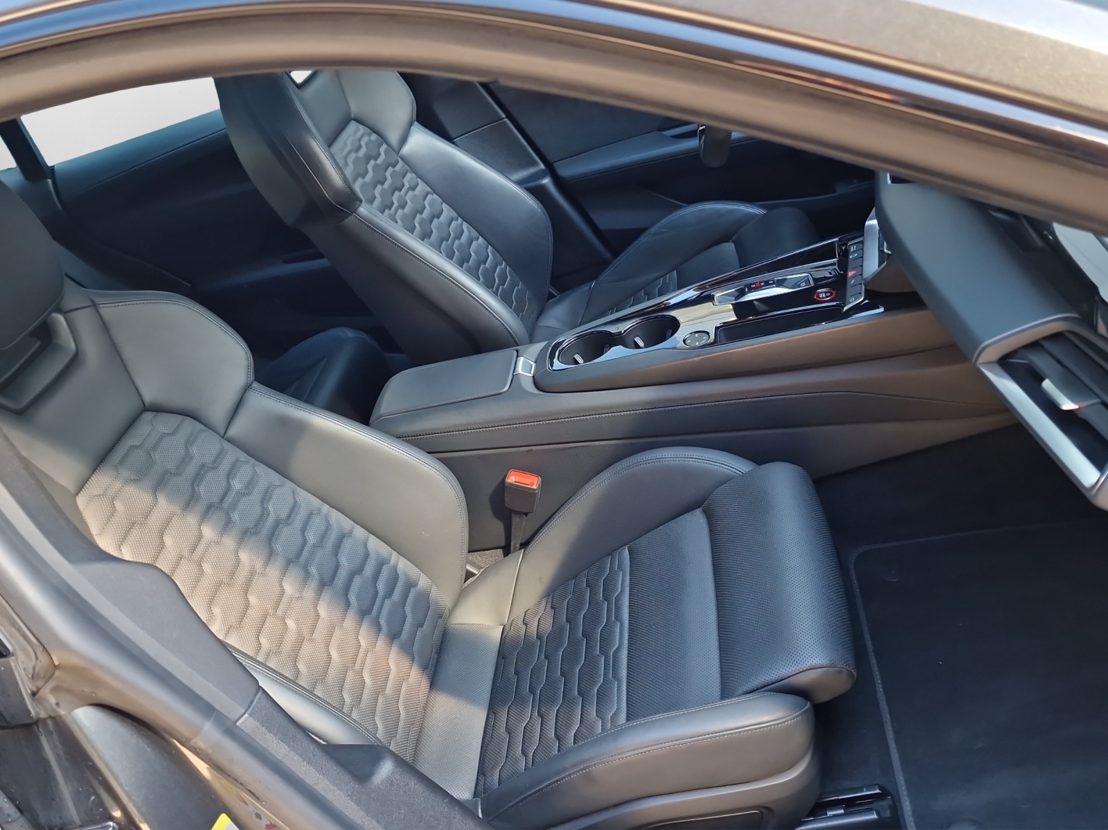AUDI e-tron GT quattro-image-14