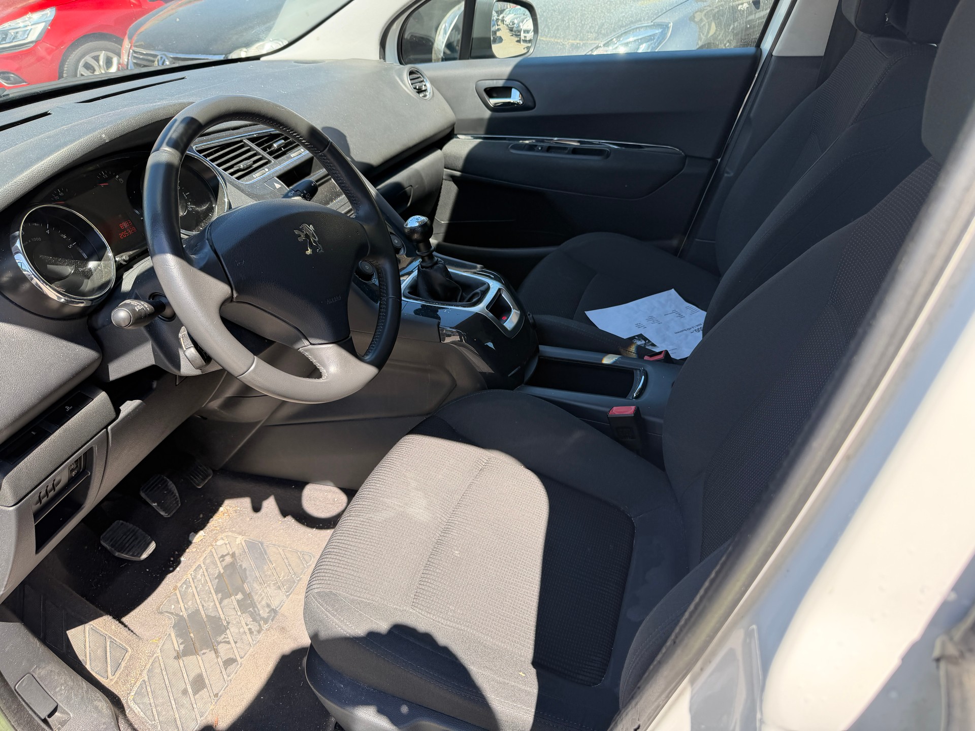 PEUGEOT 5008 1.6 HDI Business-image-5