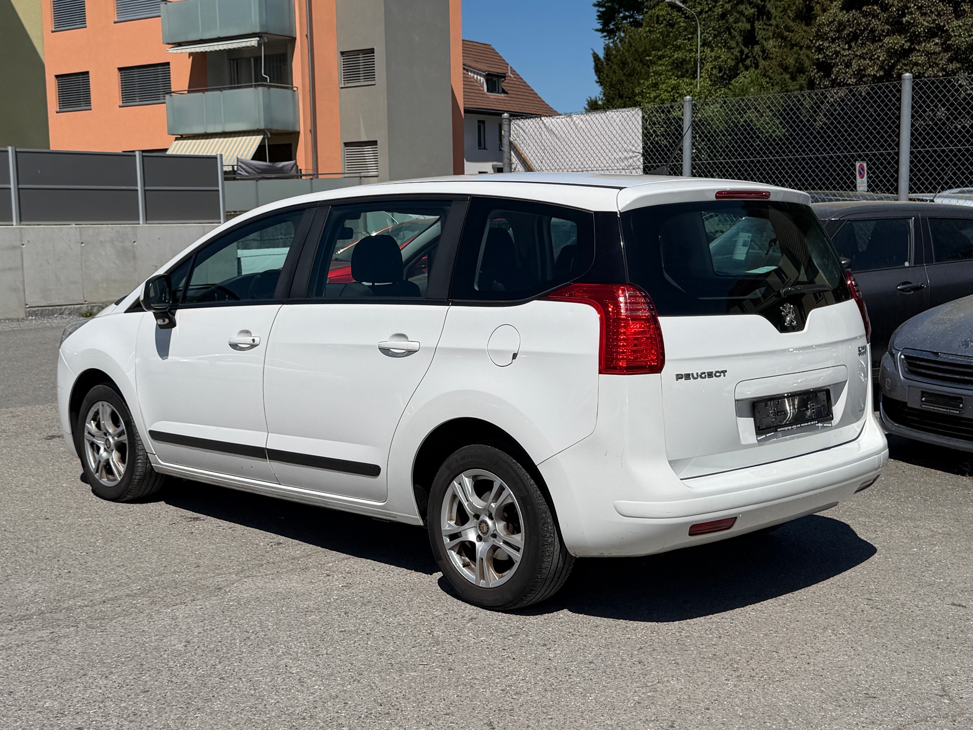 PEUGEOT 5008 1.6 HDI Business-image-10