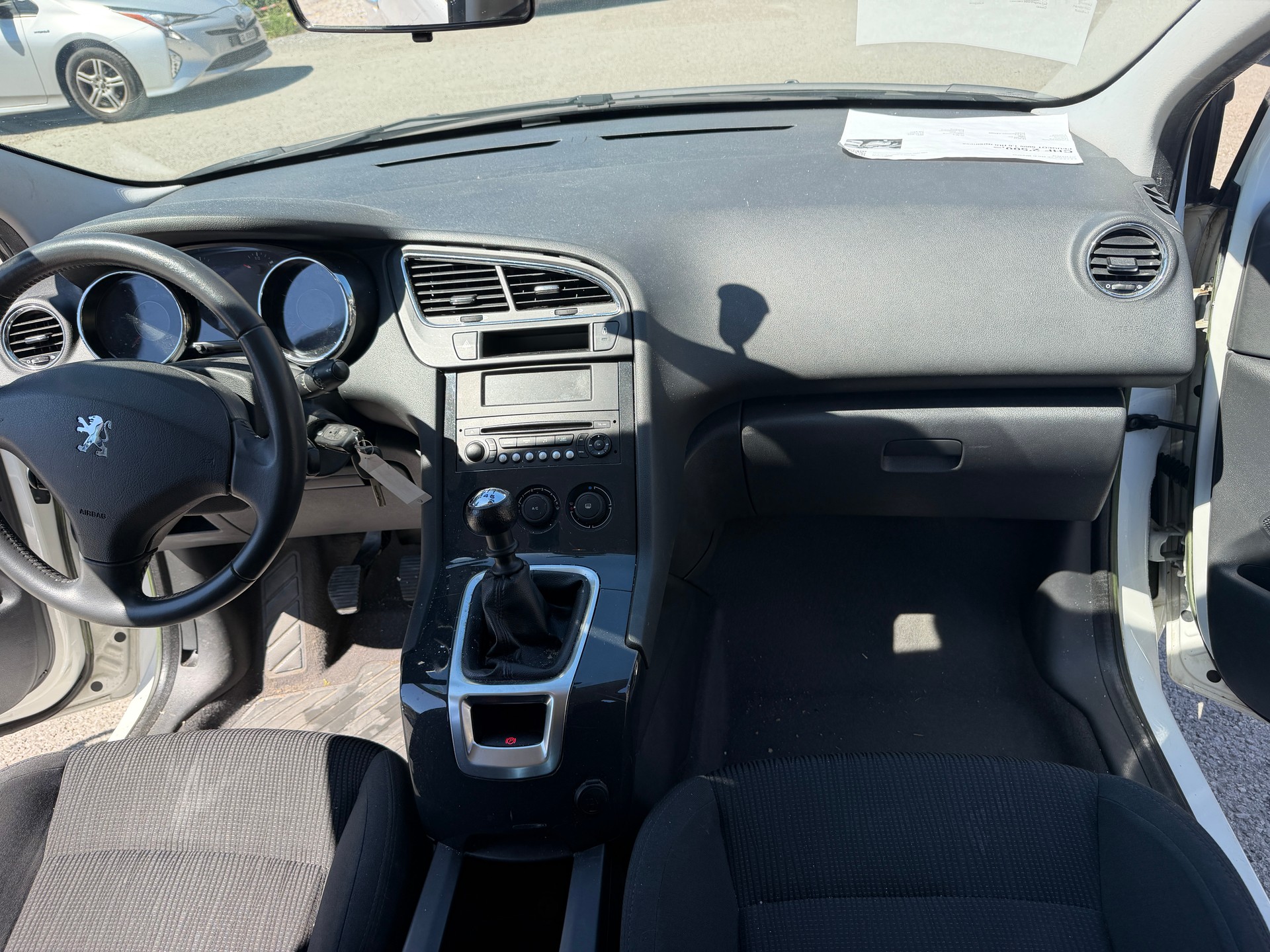 PEUGEOT 5008 1.6 HDI Business-image-9