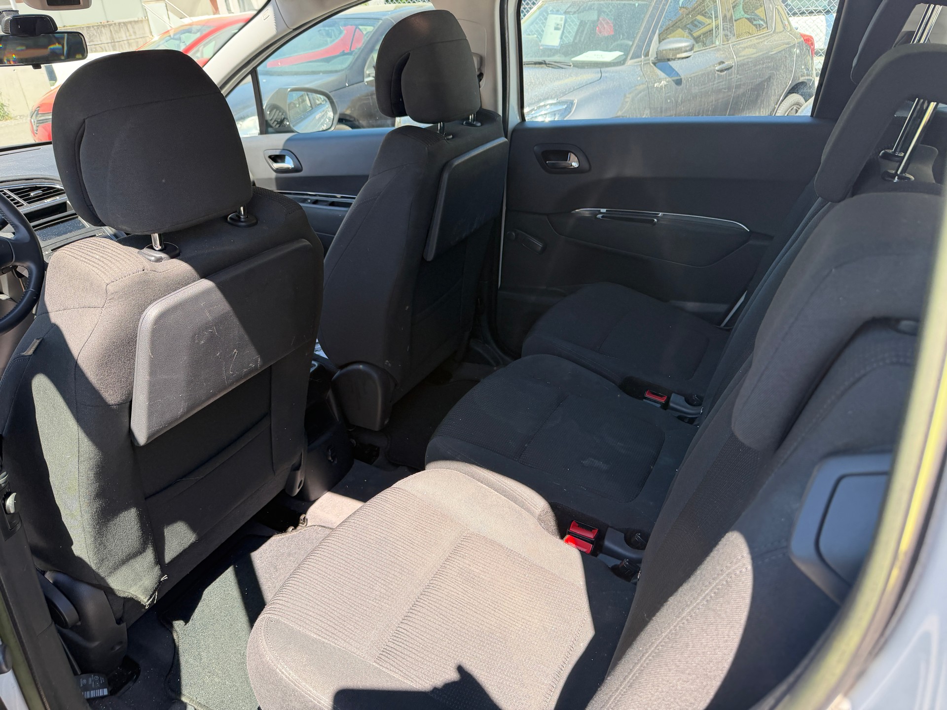 PEUGEOT 5008 1.6 HDI Business-image-6