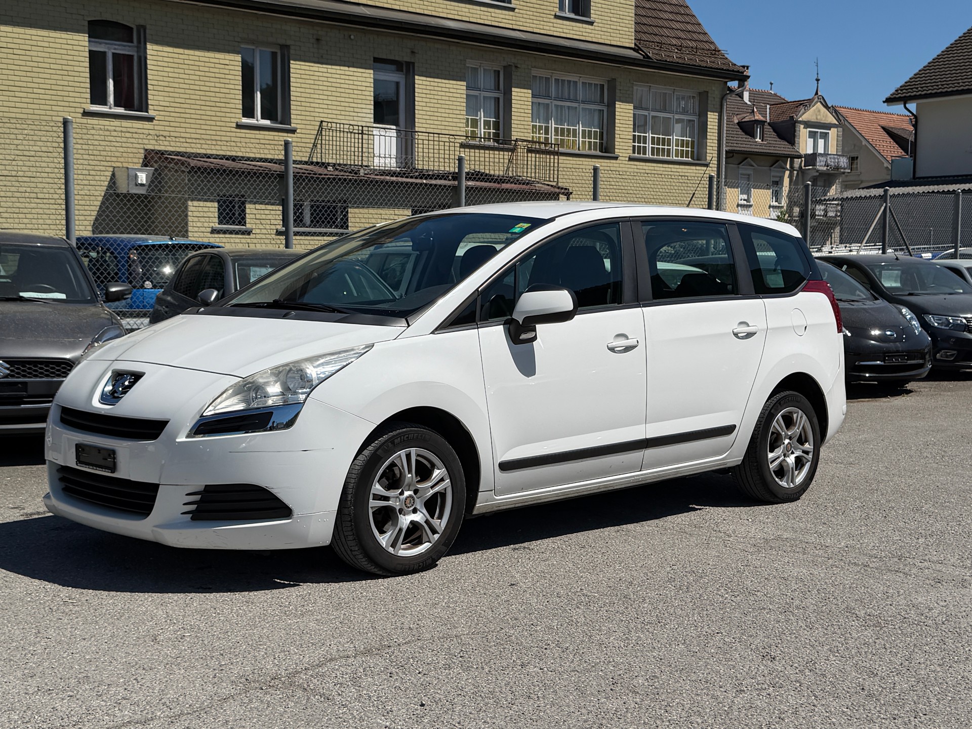 PEUGEOT 5008 1.6 HDI Business-image-1