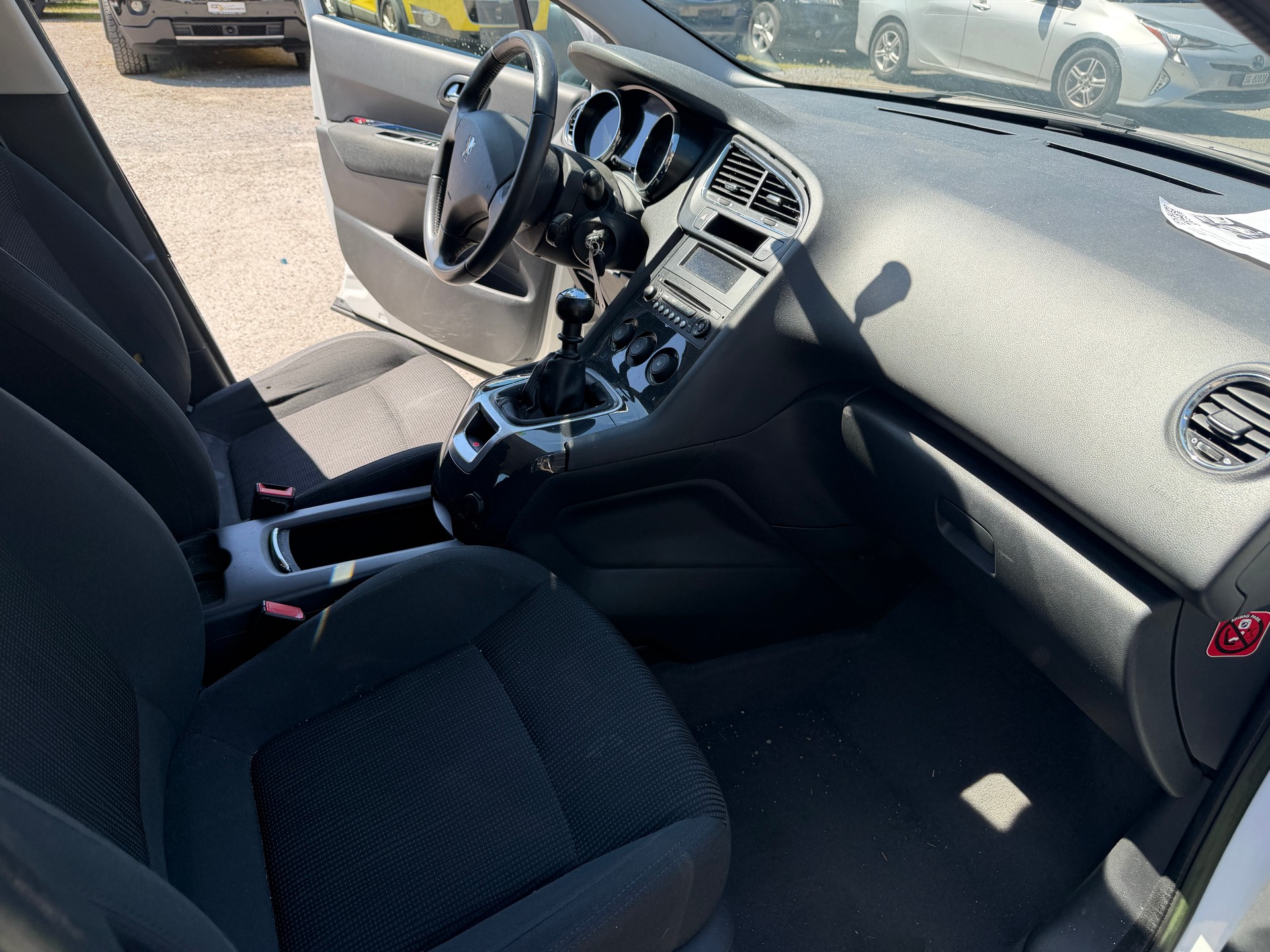 PEUGEOT 5008 1.6 HDI Business-image-8