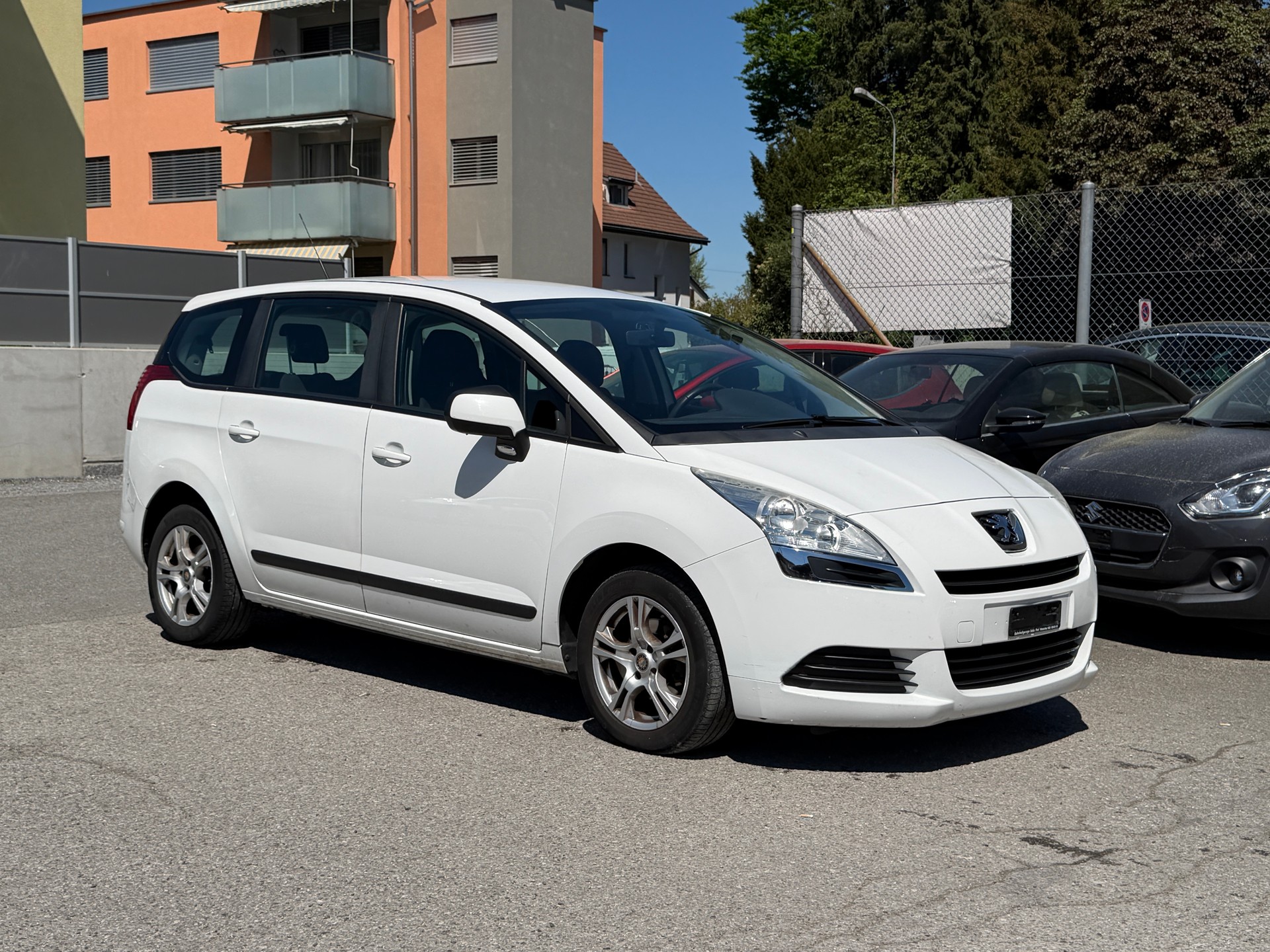 PEUGEOT 5008 1.6 HDI Business-image-2