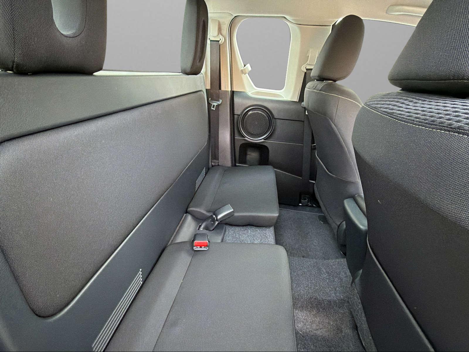 TOYOTA Hilux Extra Cab.-Pick-up 2.4 D-4D 150 Comfort-image-8