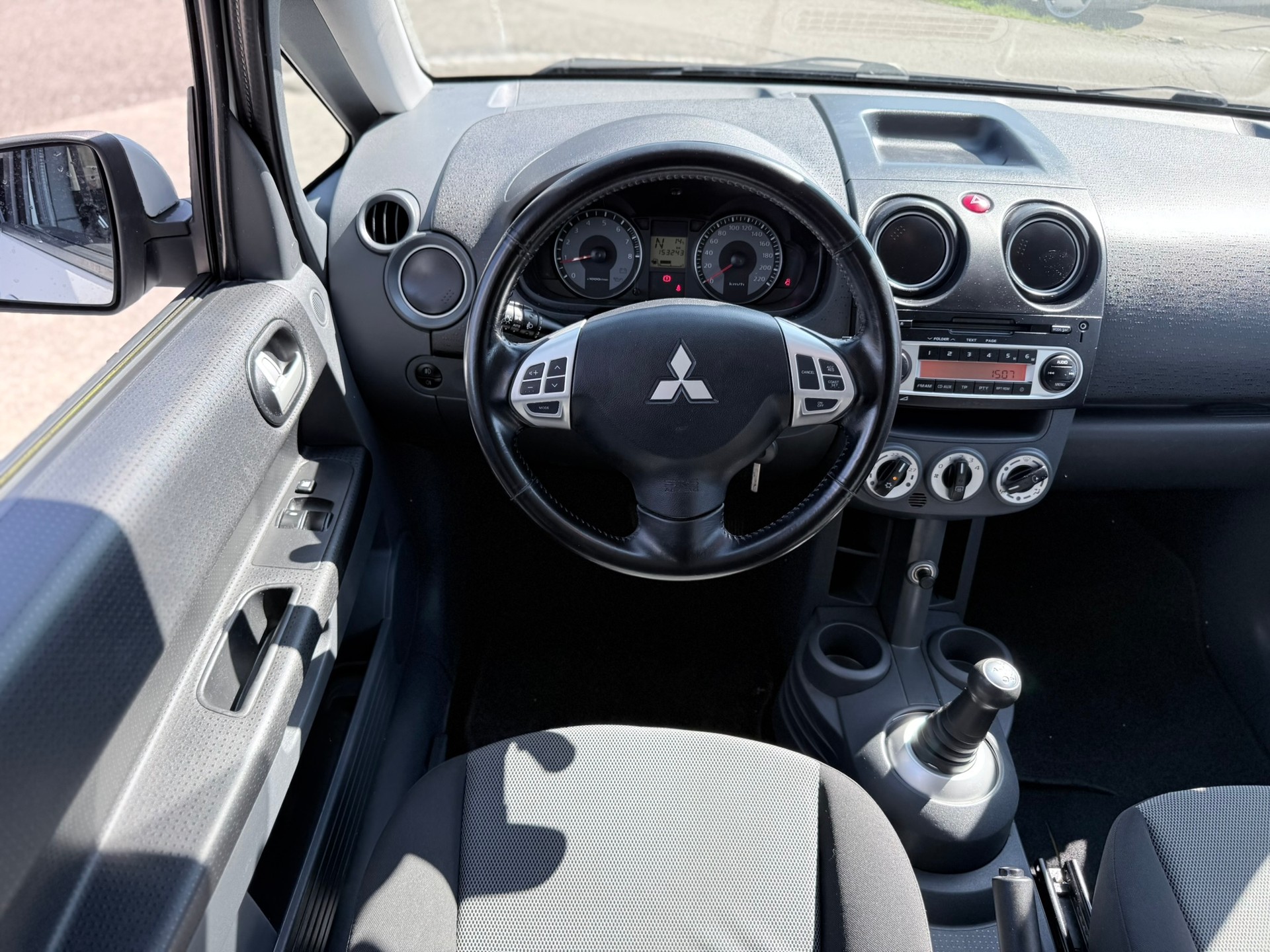MITSUBISHI Colt 1.3 16V Intense Allshift-image-9