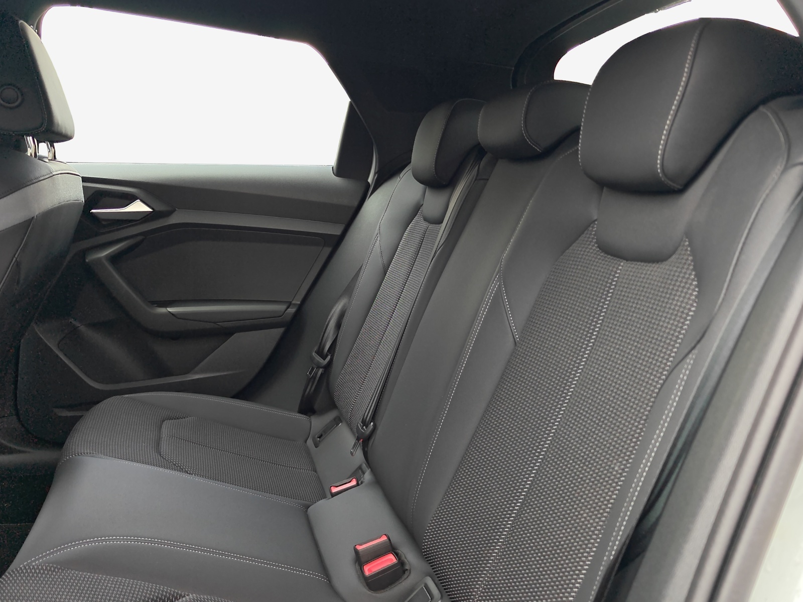 AUDI A1 allstreet 30 TFSI Attraction S-tronic-image-11