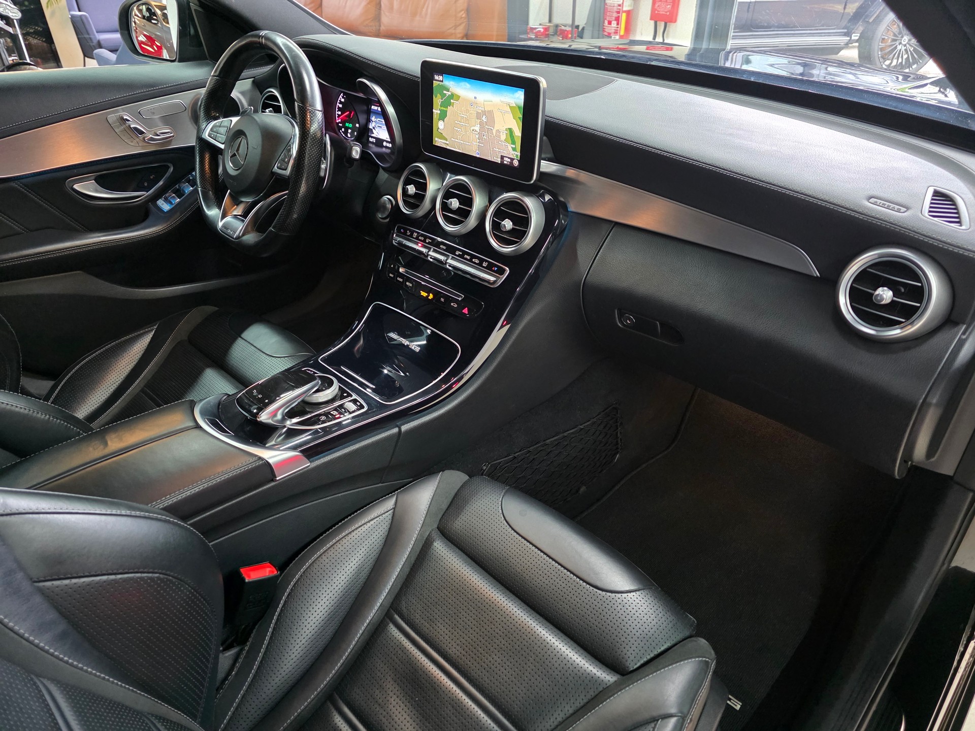 MERCEDES-BENZ C 63 AMG Speedshift-image-8