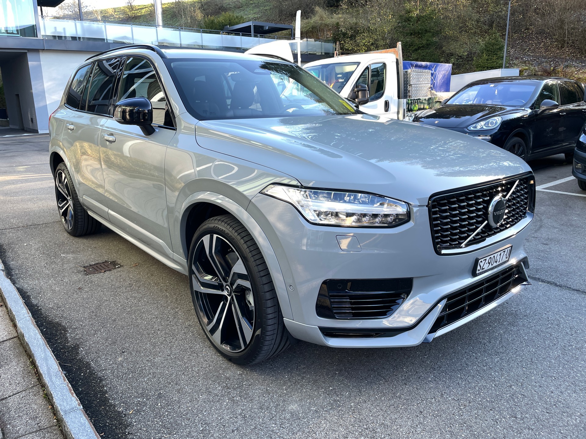 VOLVO XC90 T8 eAWD PluginHybrid Ultra Dark 7-Sitzer Geartronic-image-2