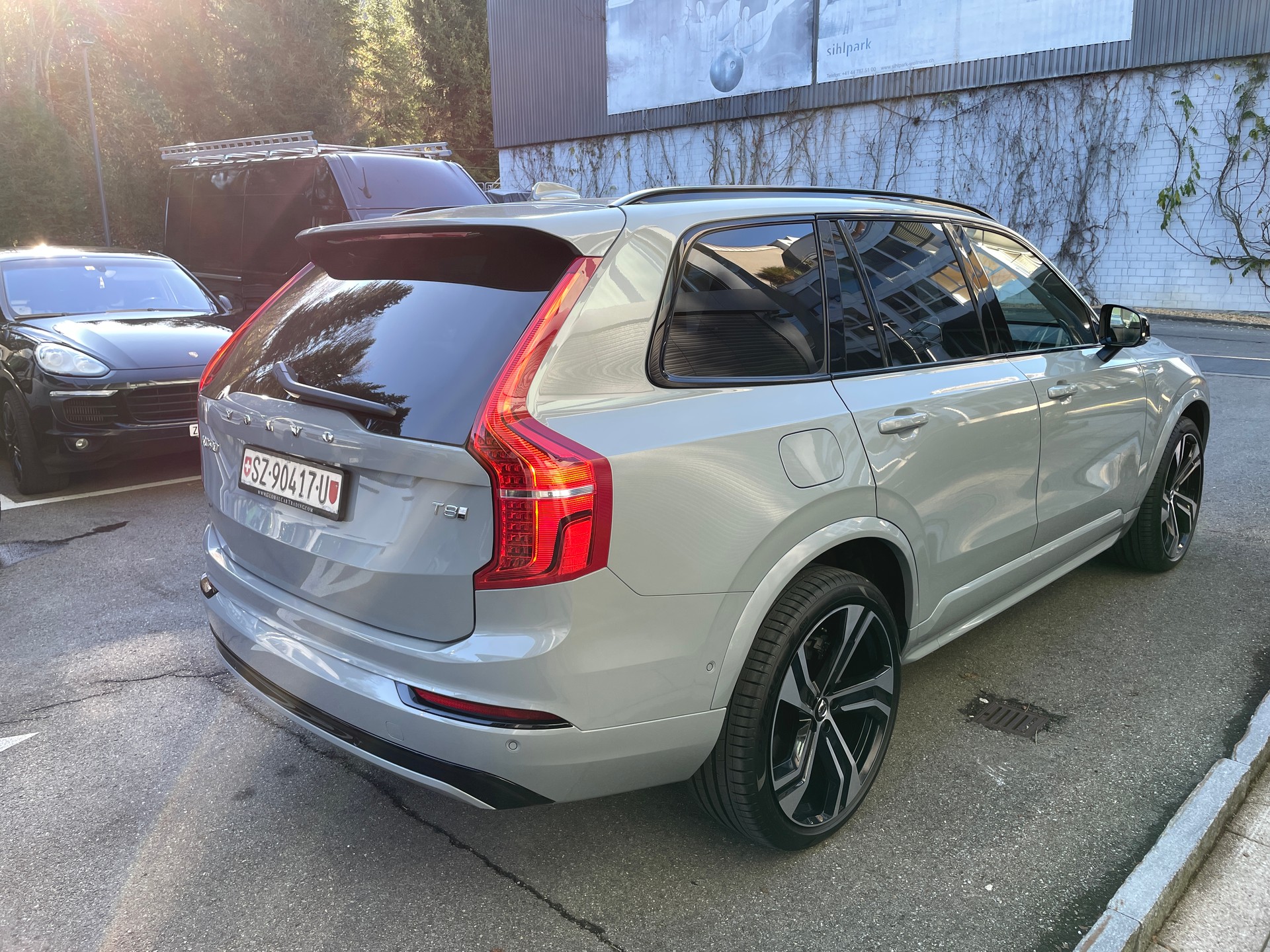 VOLVO XC90 T8 eAWD PluginHybrid Ultra Dark 7-Sitzer Geartronic-image-3