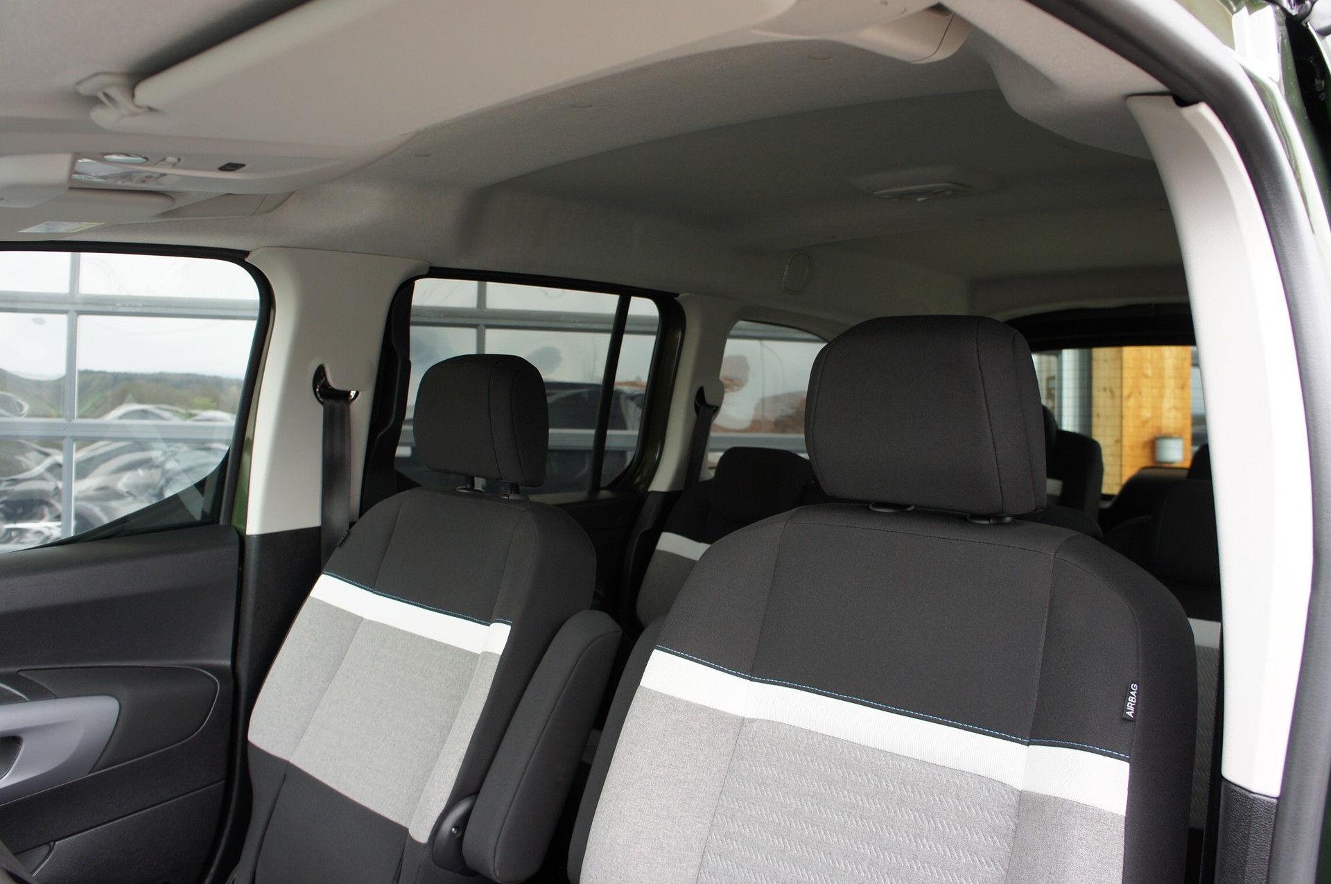 CITROEN Berlingo XL 1.5 BlueHDi 7 Plätze Max EAT8-image-16