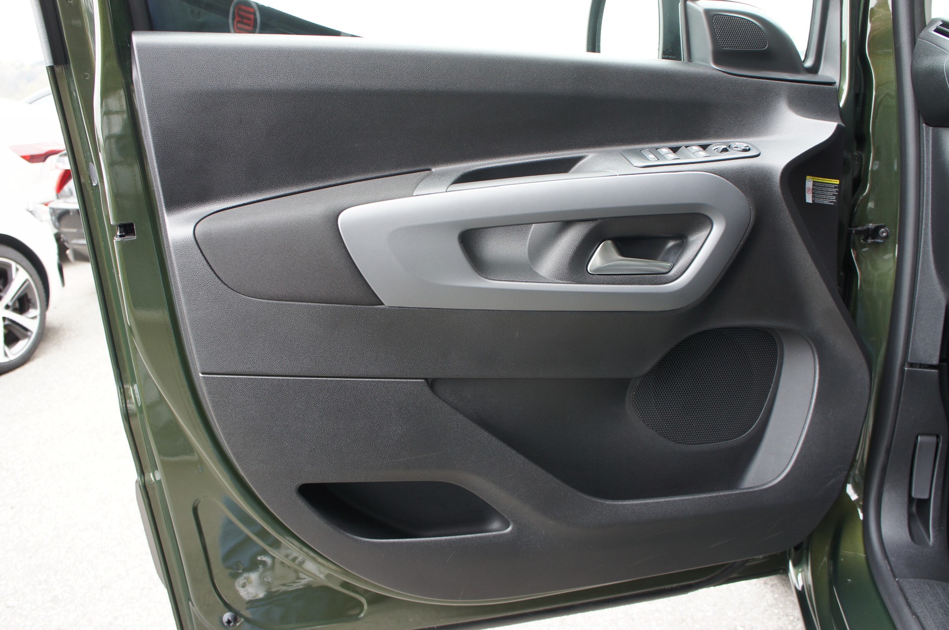 CITROEN Berlingo XL 1.5 BlueHDi 7 Plätze Max EAT8-image-13