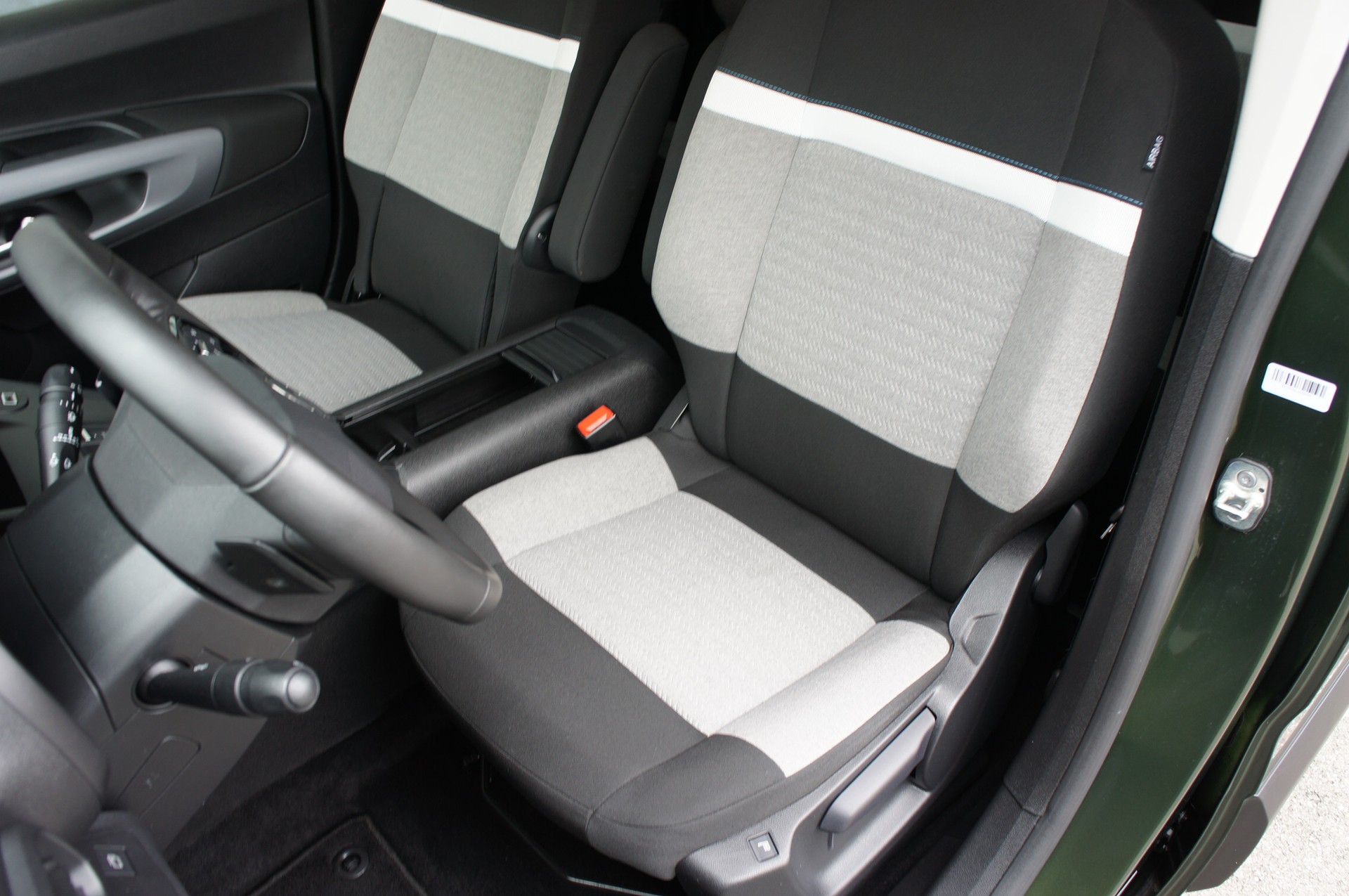 CITROEN Berlingo XL 1.5 BlueHDi 7 Plätze Max EAT8-image-15