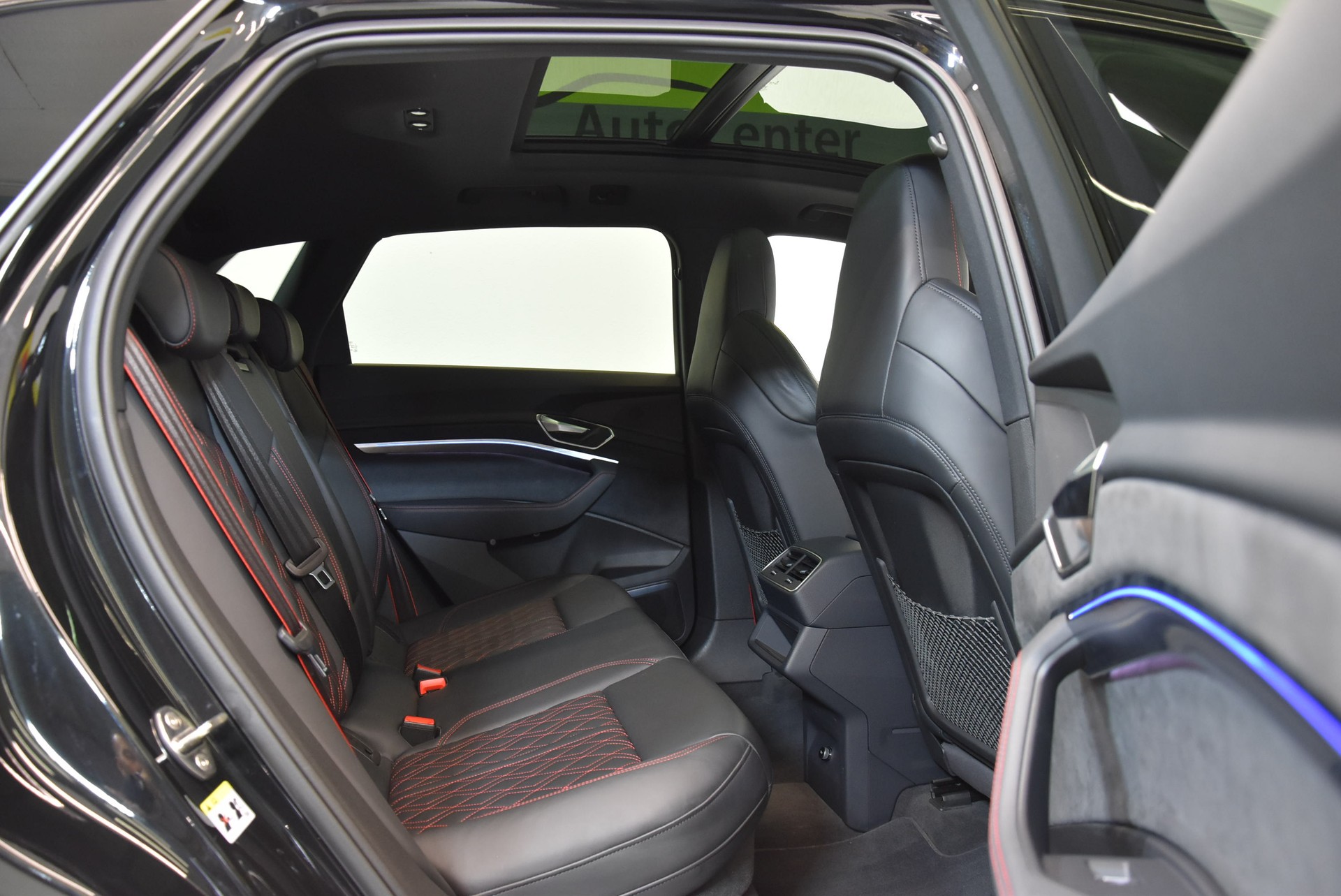 AUDI Q8 55 e-tron Black Edition quattro-image-5