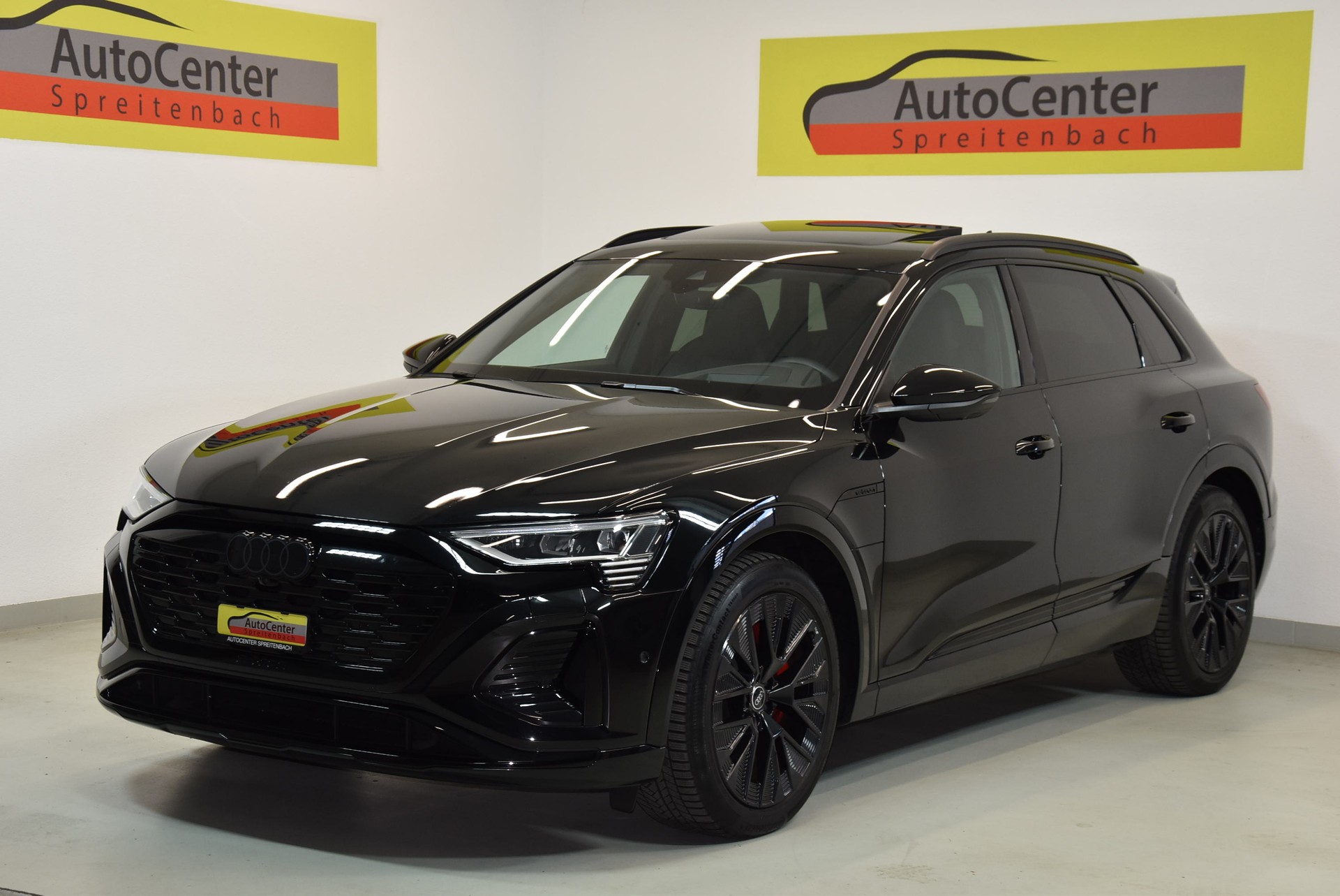 AUDI Q8 55 e-tron Black Edition quattro-image-1
