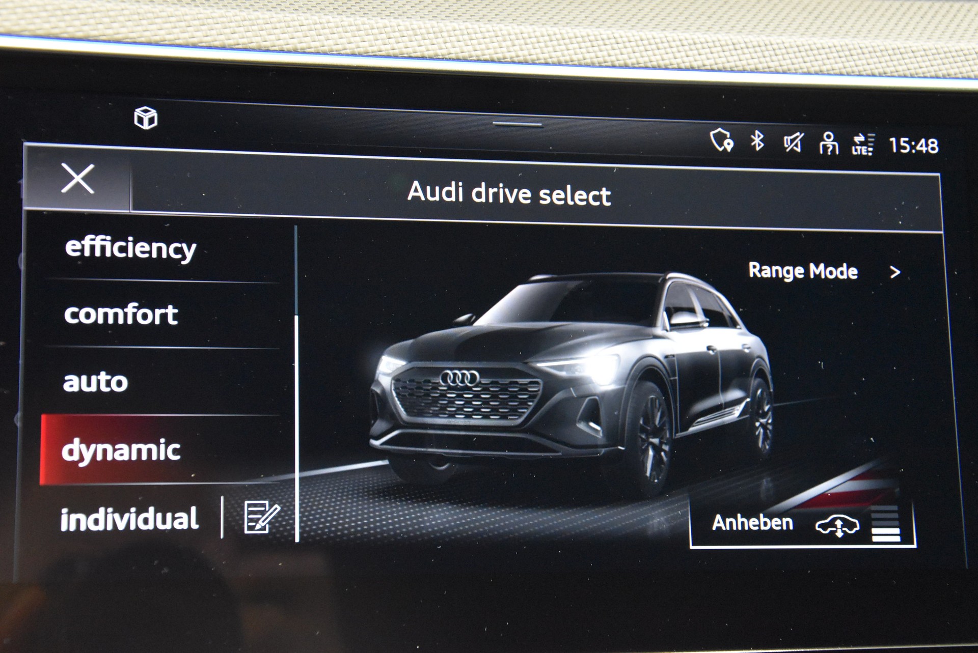 AUDI Q8 55 e-tron Black Edition quattro-image-10
