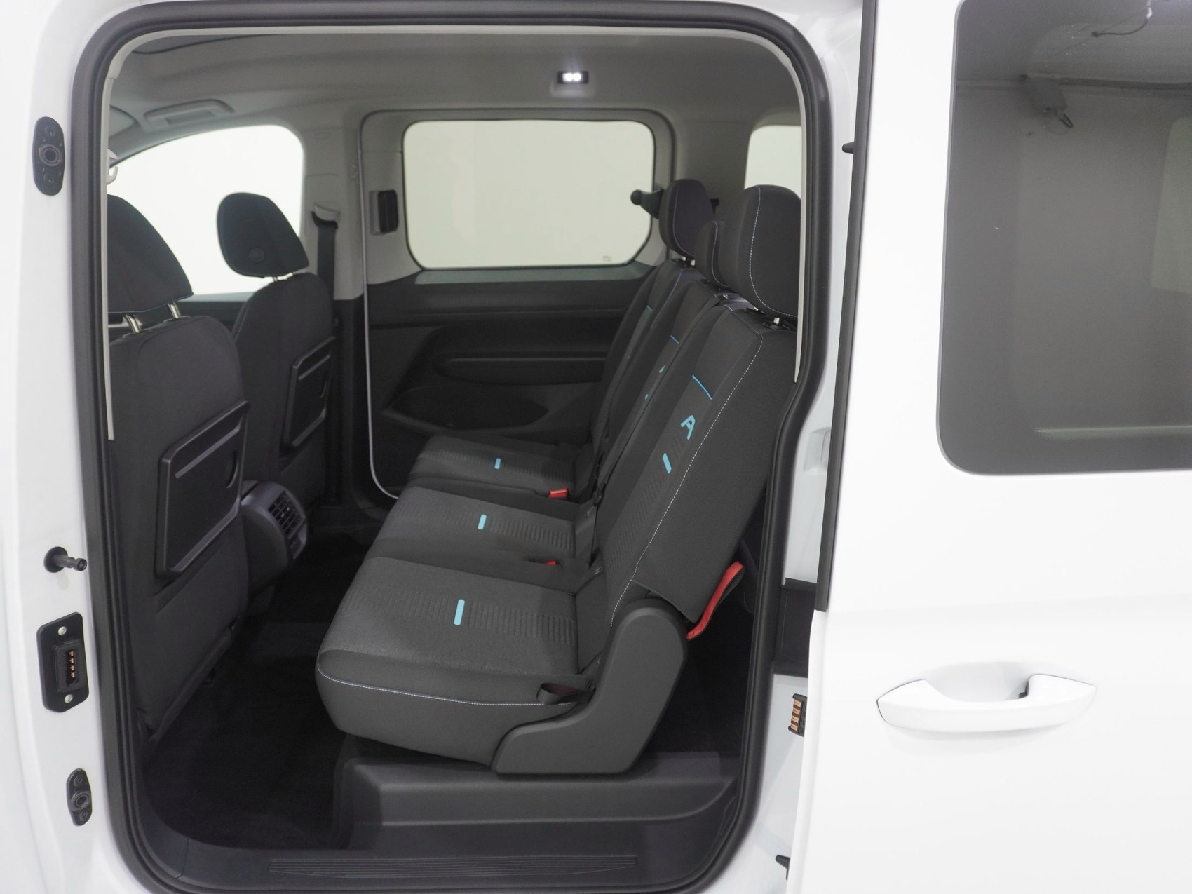 FORD Grand Tourneo Connect 2.0 EcoBlue Active 4x4-image-13