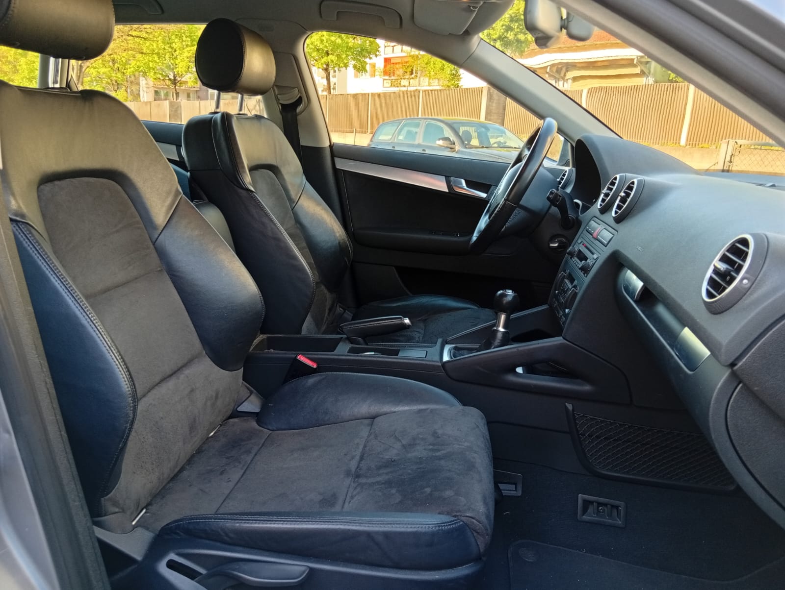 AUDI A3 Sportback 2.0 TDI Ambition-image-8