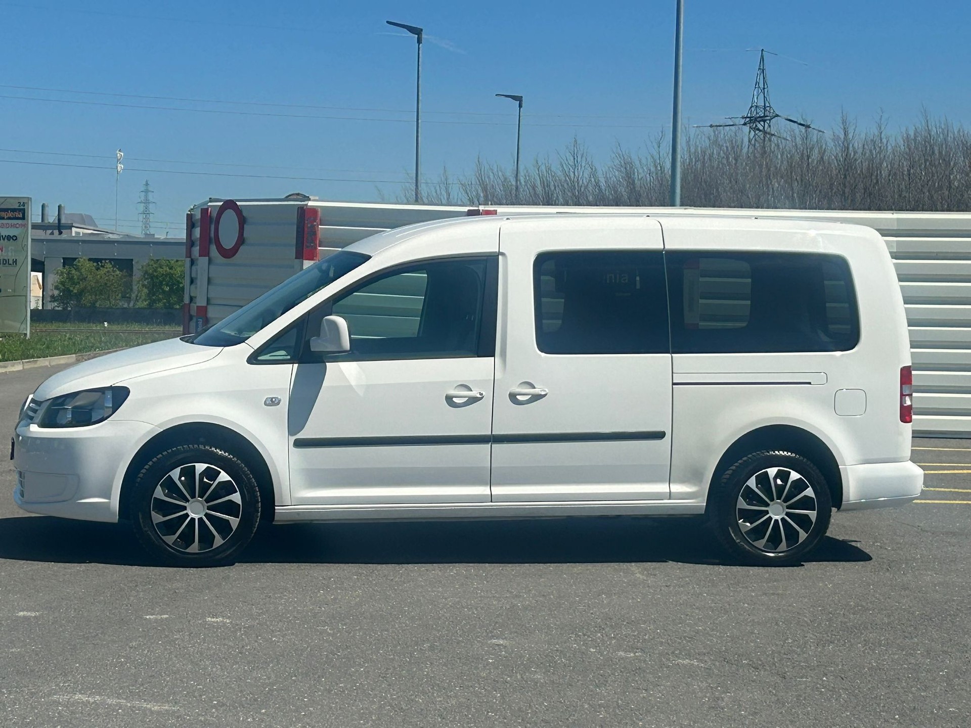 VW Caddy Maxi 1.6 TDI CR Trendline DSG-image-16