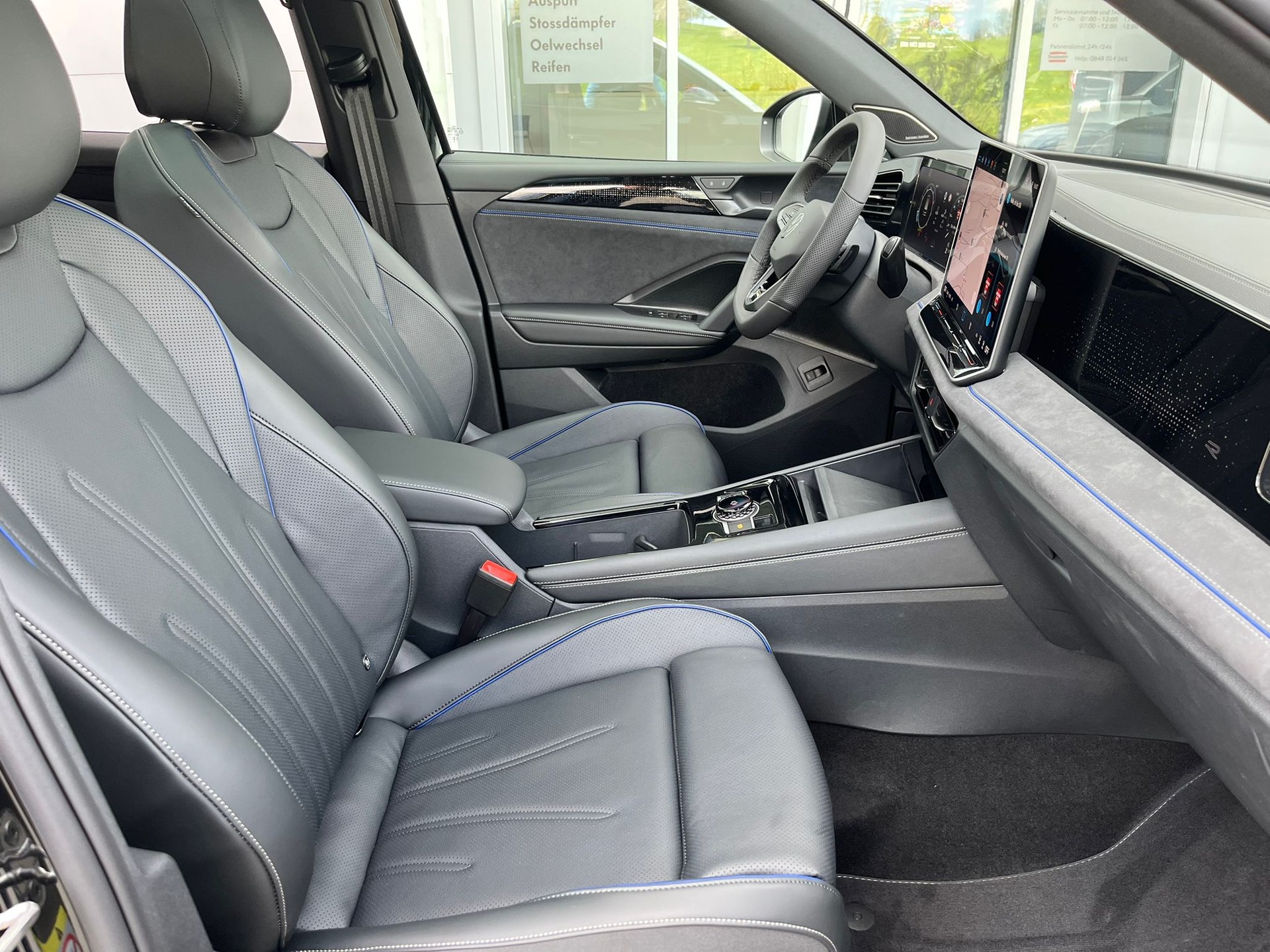 VW Tiguan 2.0 TSI DSG R-Line 4Motion-image-2
