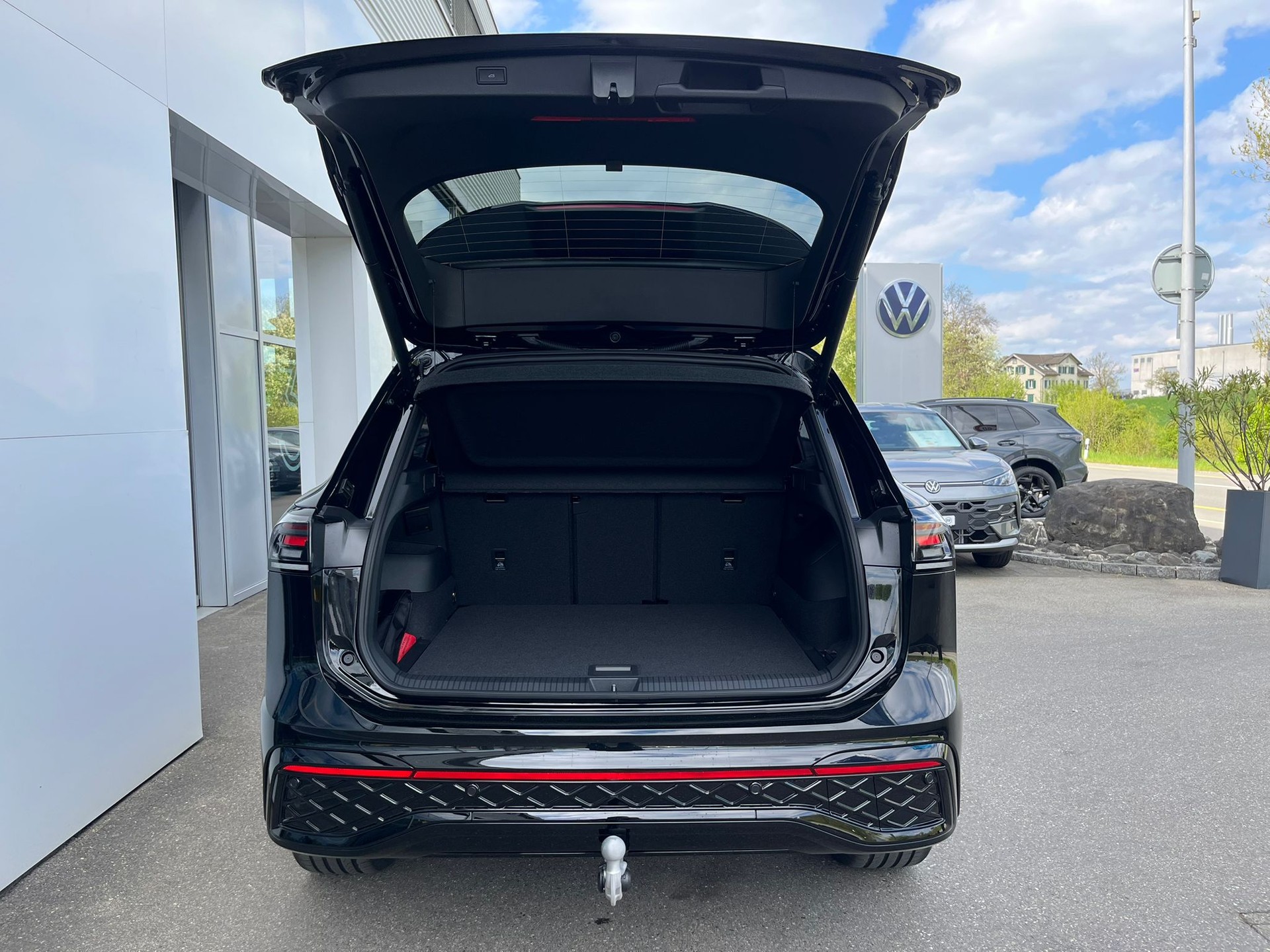 VW Tiguan 2.0 TSI DSG R-Line 4Motion-image-4