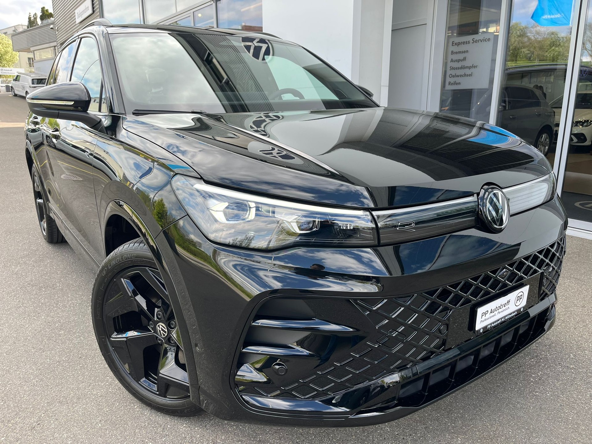 VW Tiguan 2.0 TSI DSG R-Line 4Motion-image-1