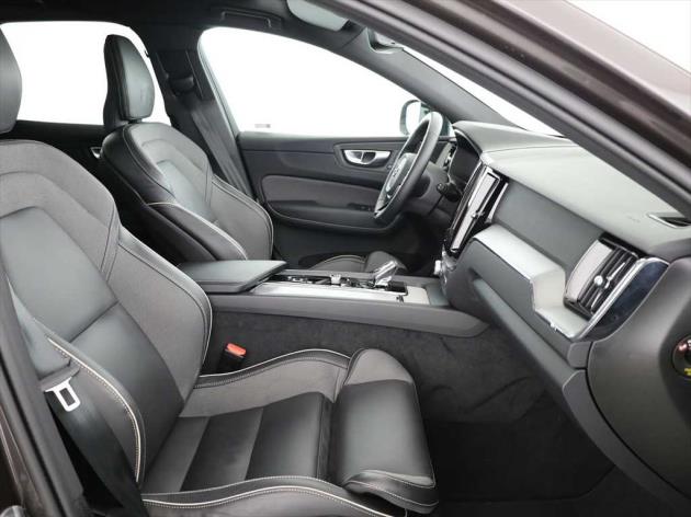 Image VOLVO XC60 XC60 B5 Benzin Mild Hybrid AWD Plus Dark Geartronic