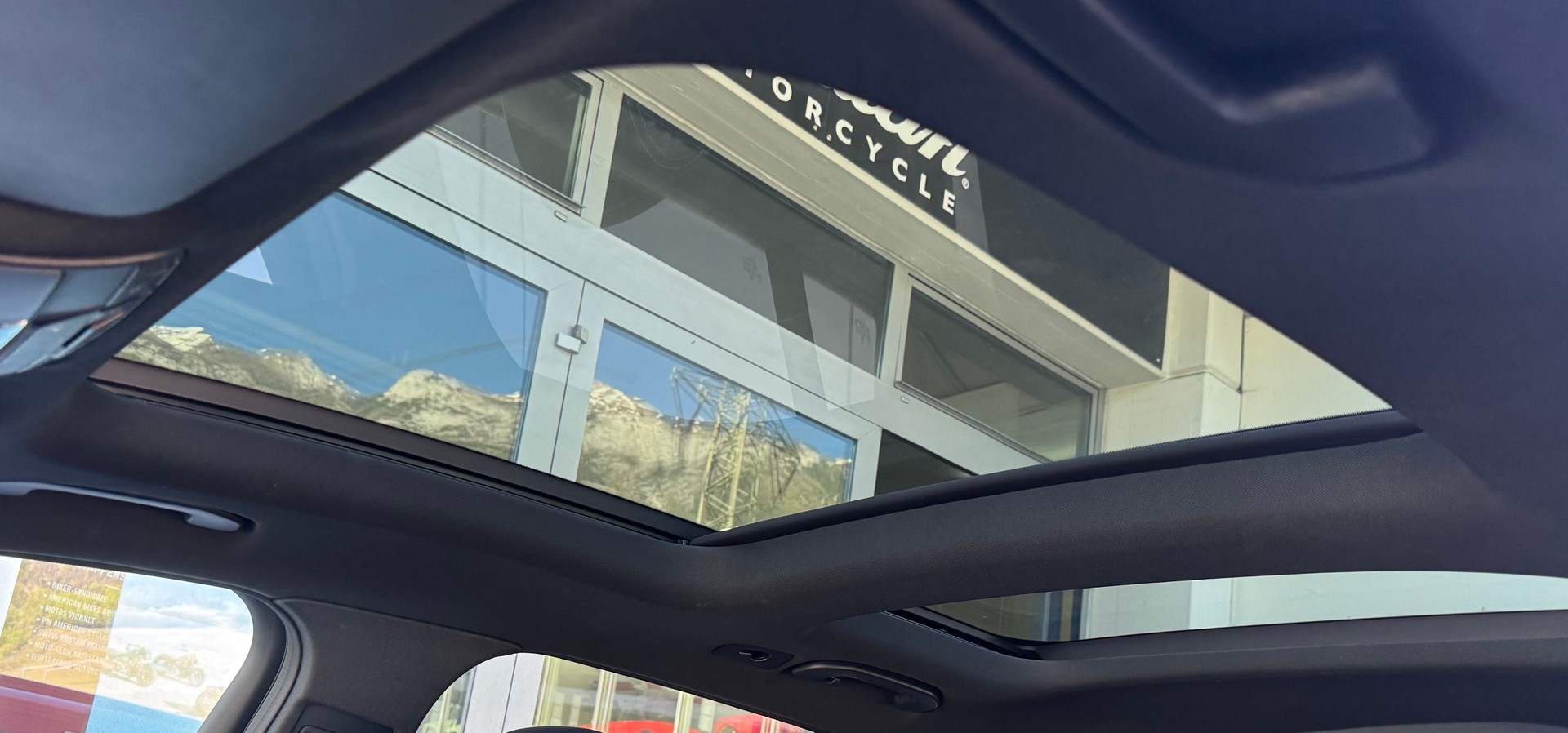 MERCEDES-BENZ GLC 63 S AMG 4Matic+ 9G-Tronic-image-9