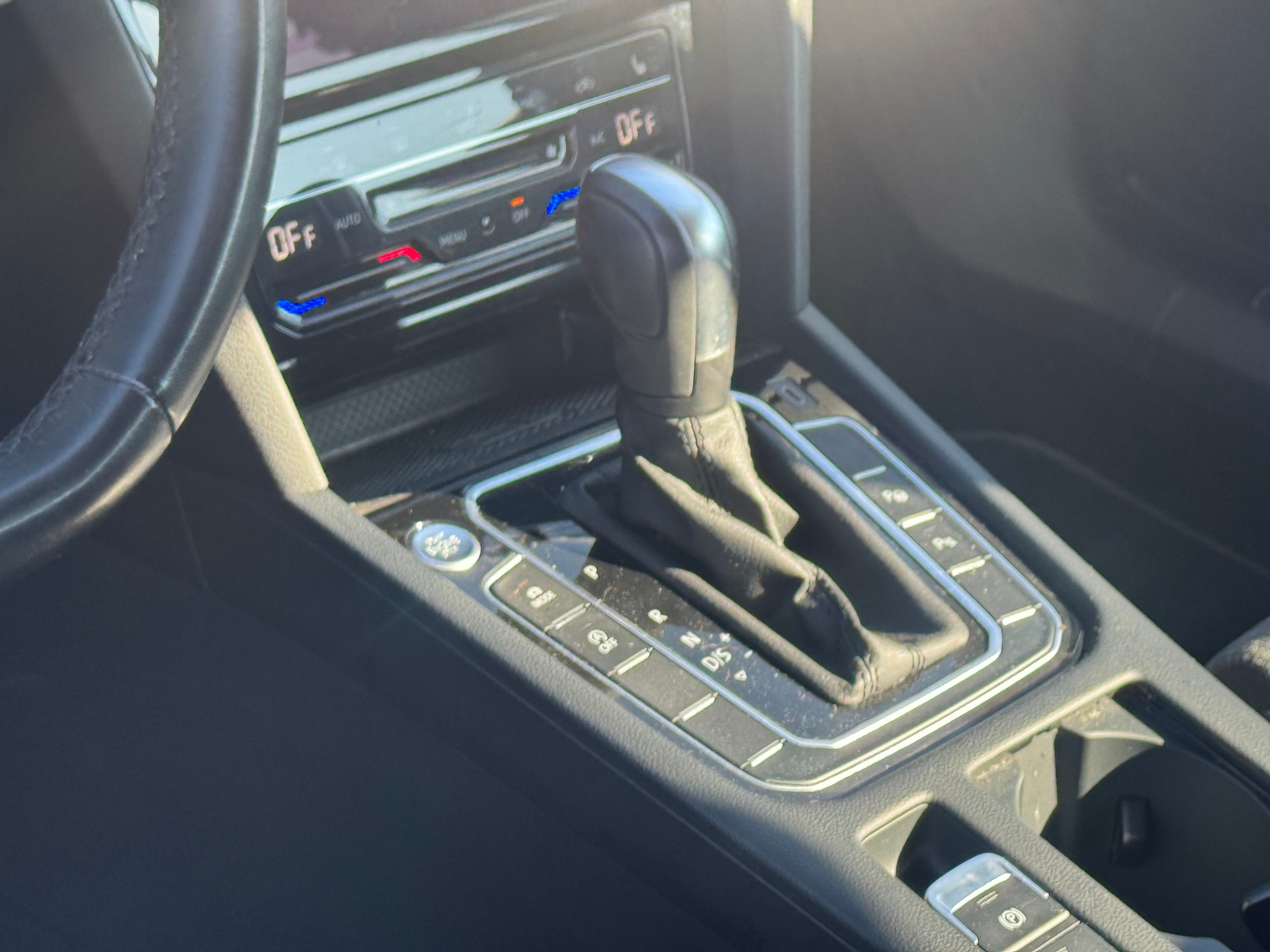 VW Passat Variant 2.0 TDI Business DSG-image-5