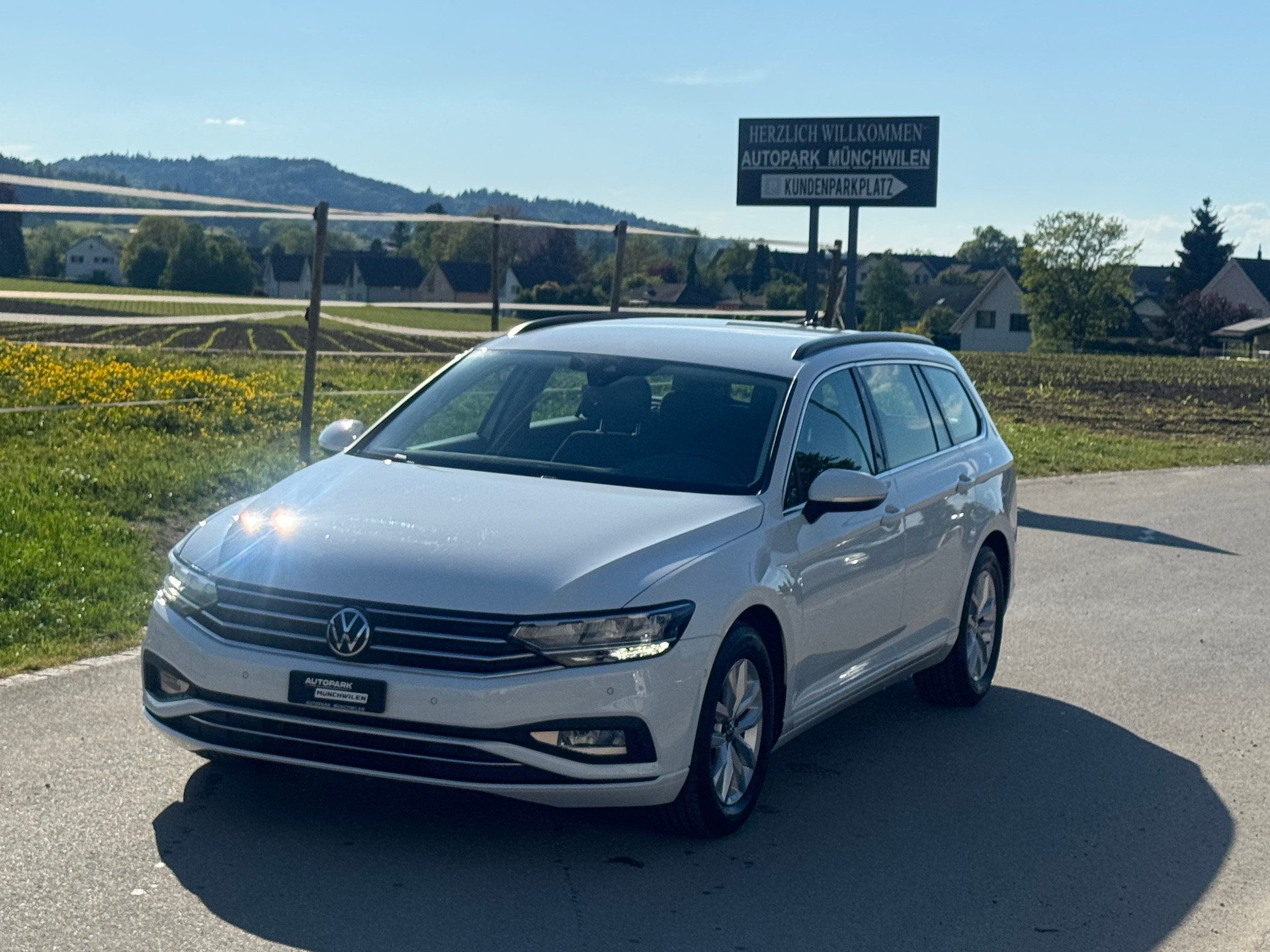 VW Passat Variant 2.0 TDI Business DSG-image-0