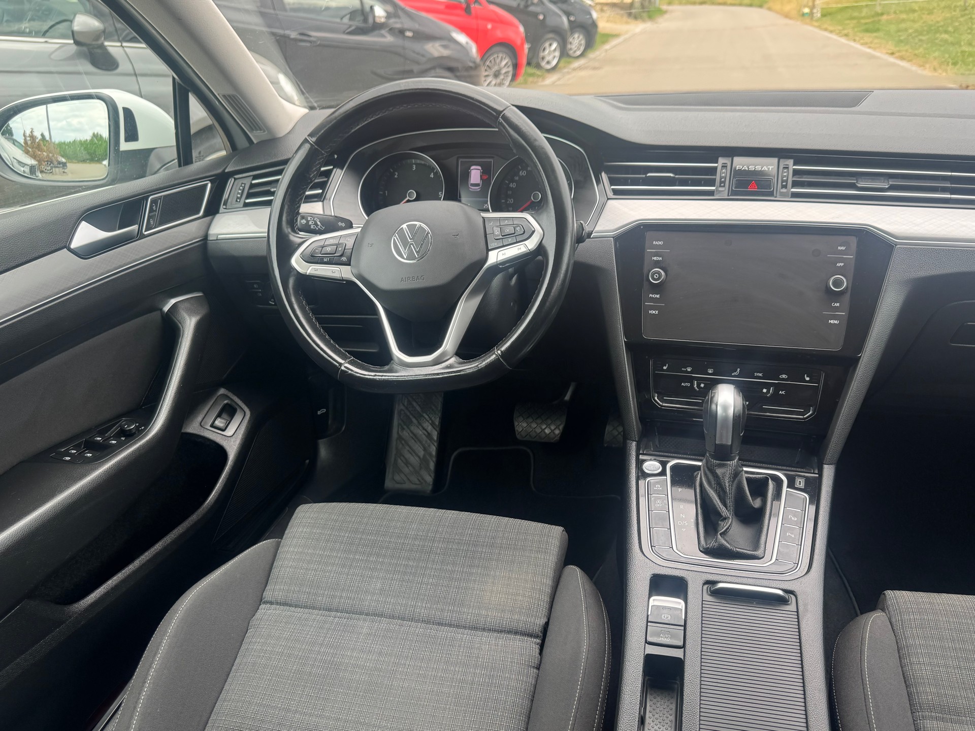 VW Passat Variant 2.0 TDI Business DSG-image-8