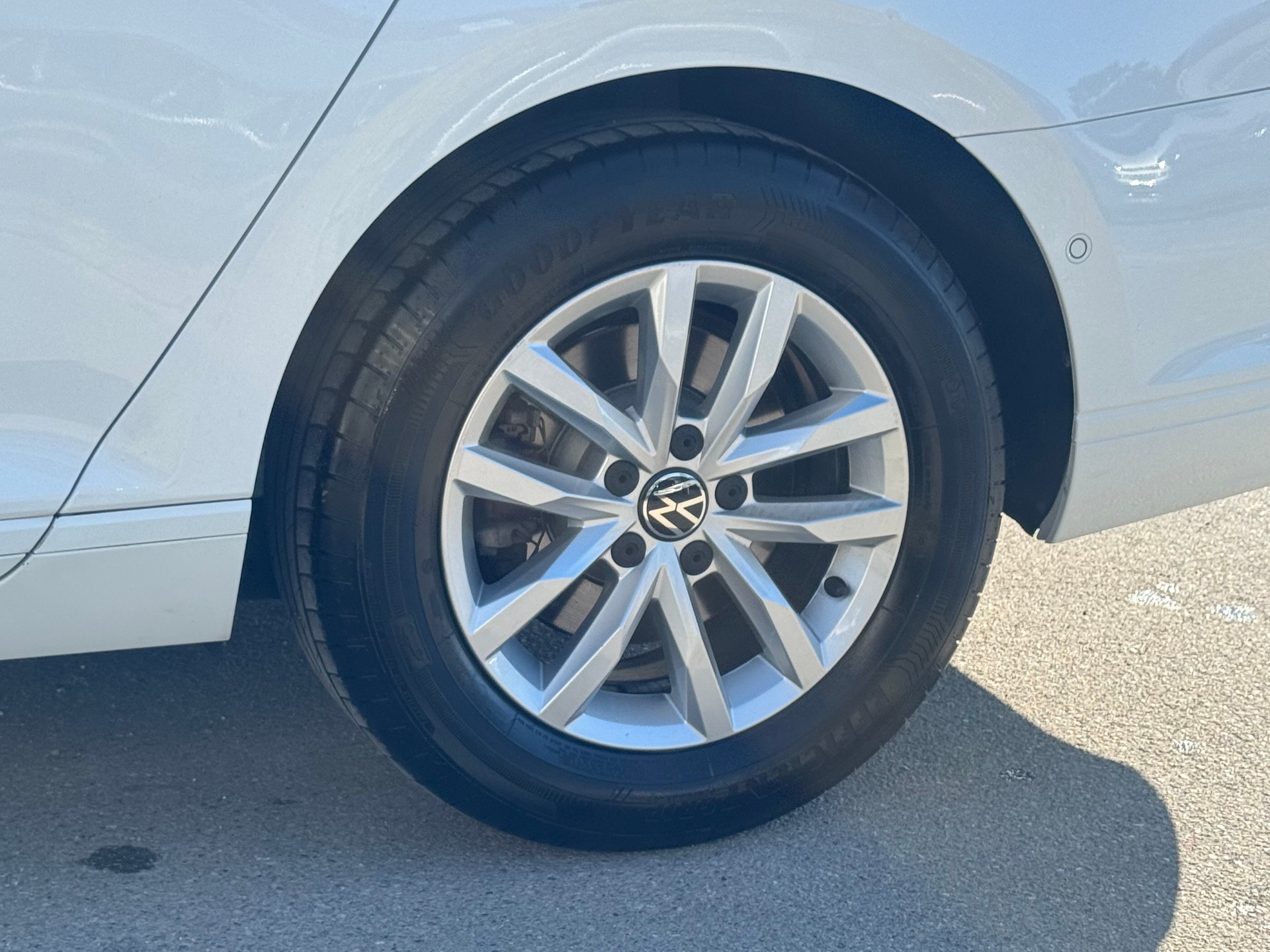 VW Passat Variant 2.0 TDI Business DSG-image-4