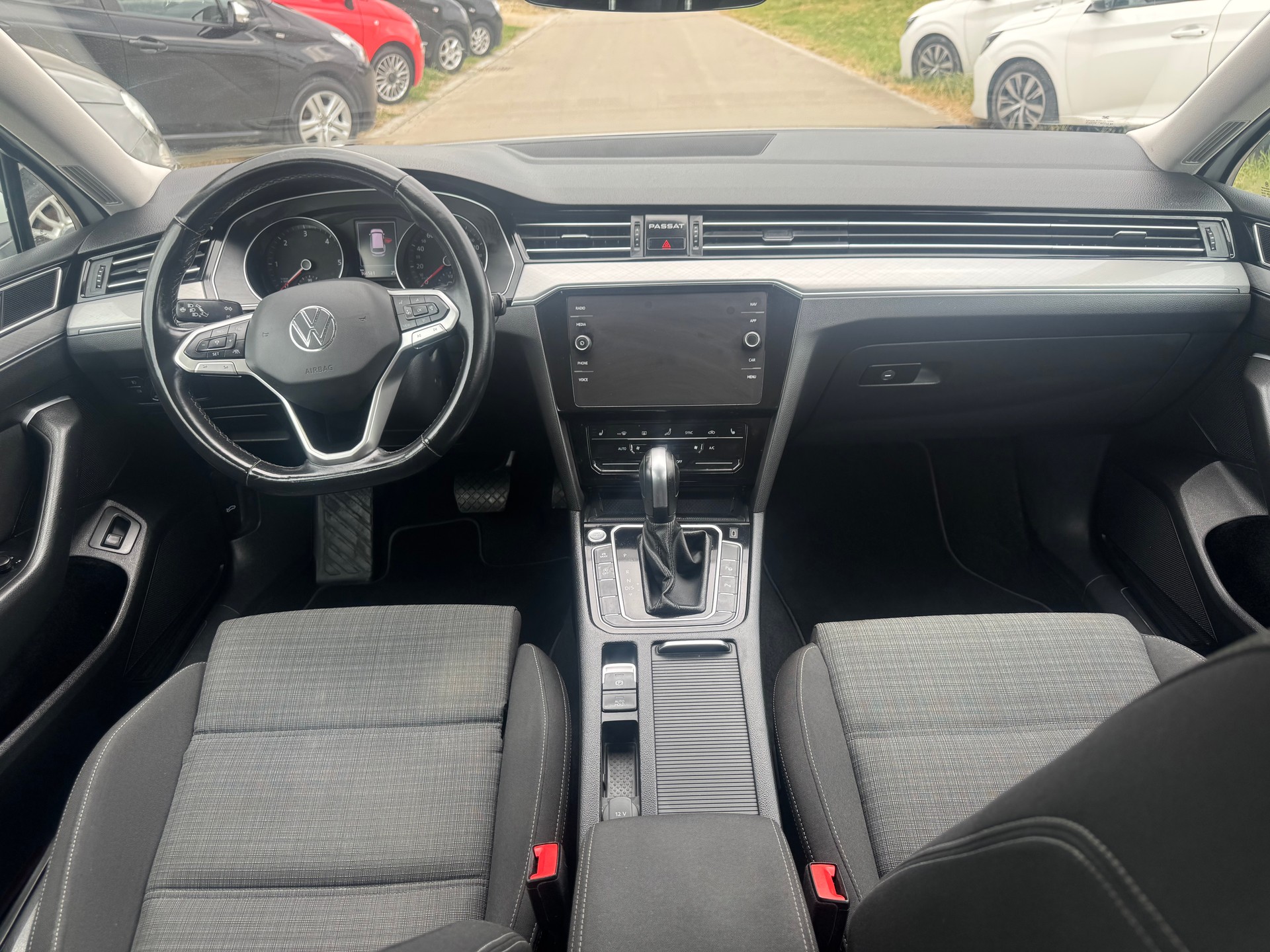 VW Passat Variant 2.0 TDI Business DSG-image-7