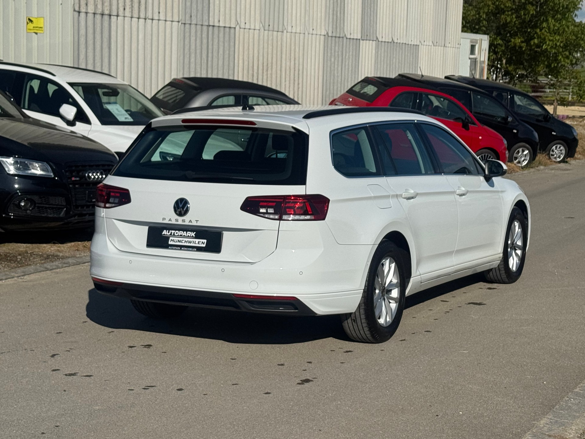 VW Passat Variant 2.0 TDI Business DSG-image-2