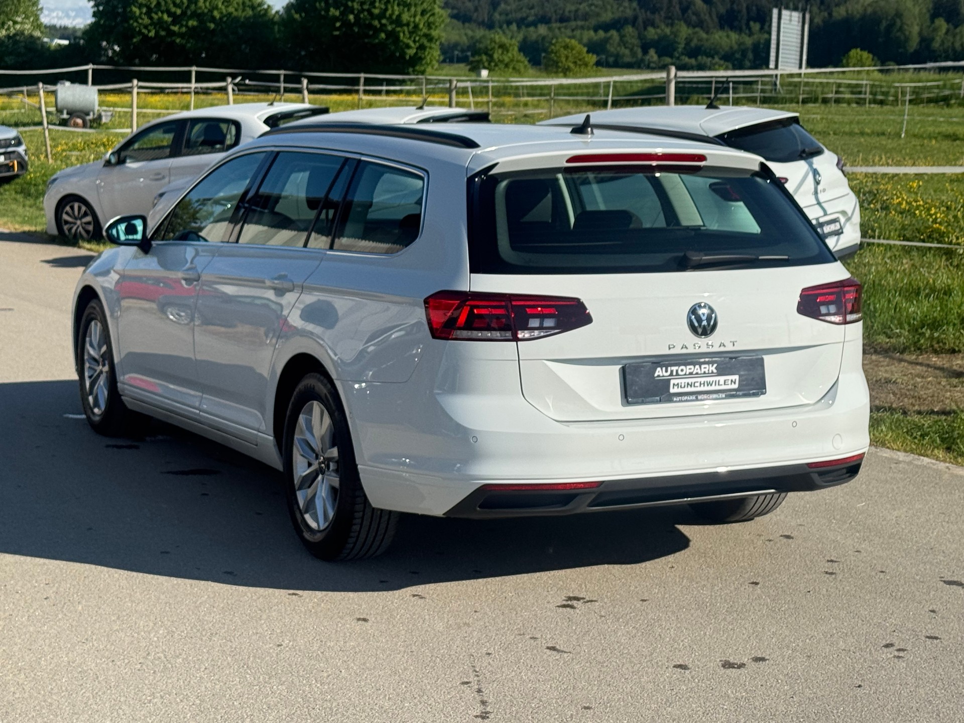 VW Passat Variant 2.0 TDI Business DSG-image-3