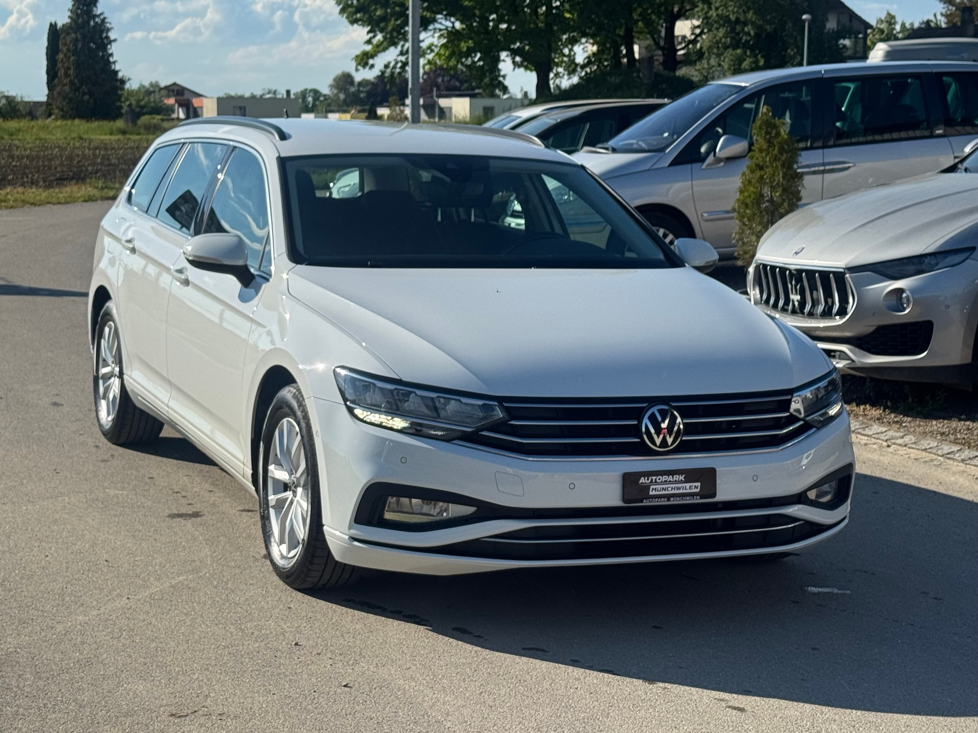 VW Passat Variant 2.0 TDI Business DSG-image-1