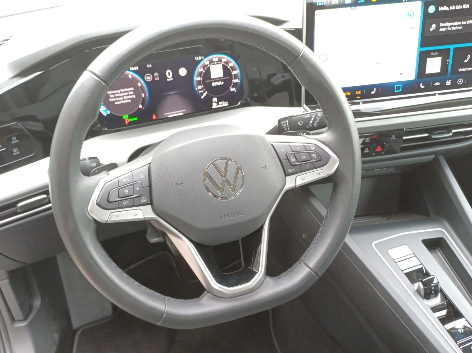VW Golf Variant 1.5 eTSI mHEV Life DSG-image-9