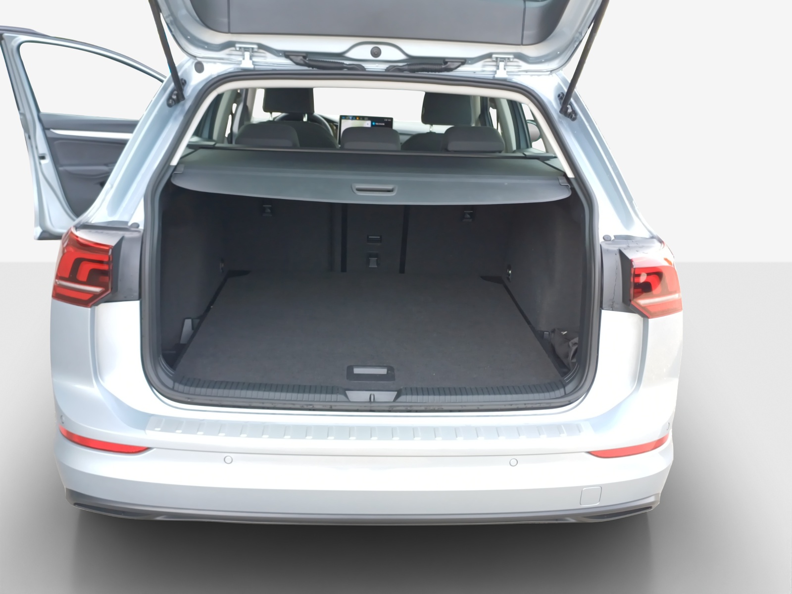 VW Golf Variant 1.5 eTSI mHEV Life DSG-image-12