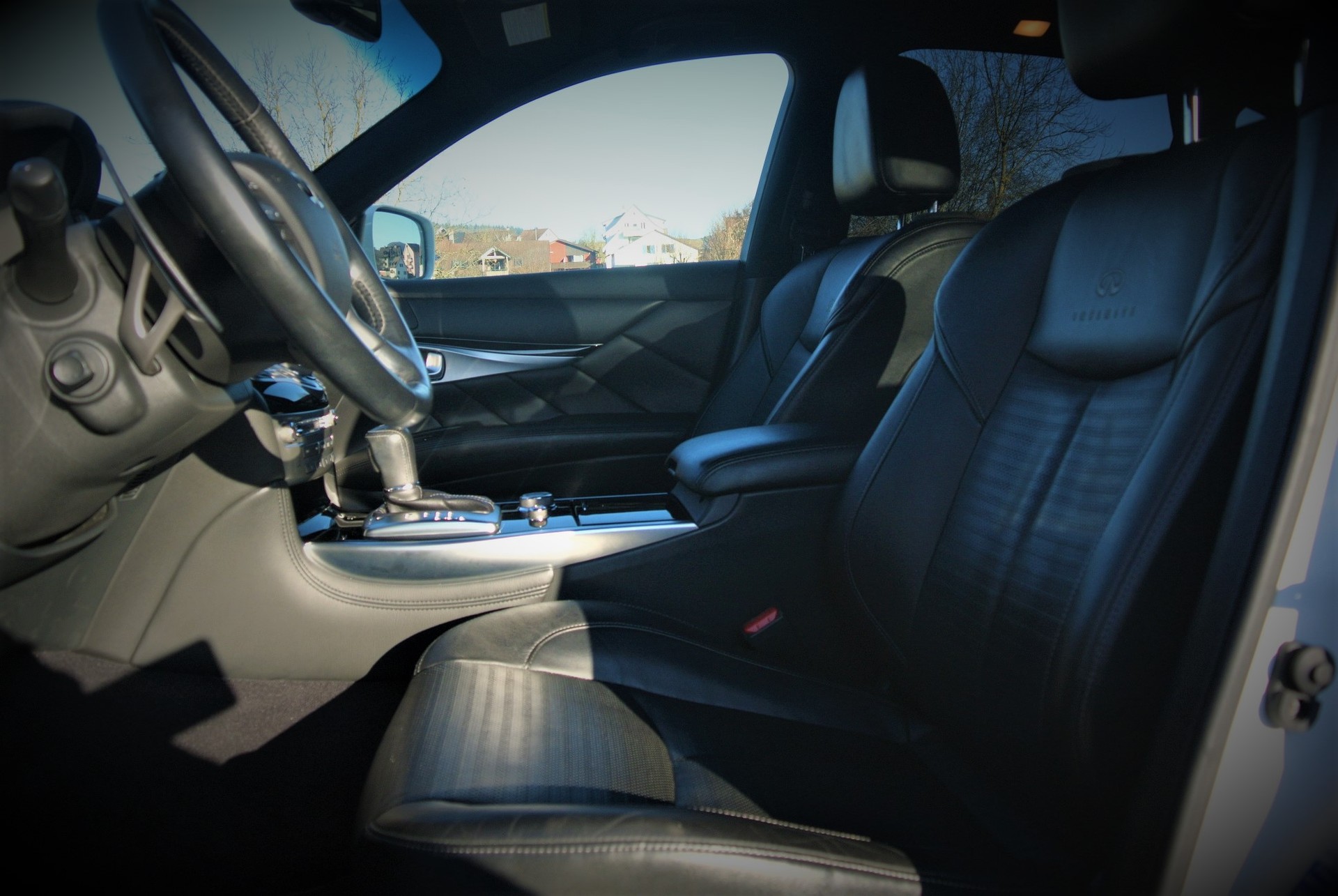 INFINITI Q70S Premium Automatic-image-9