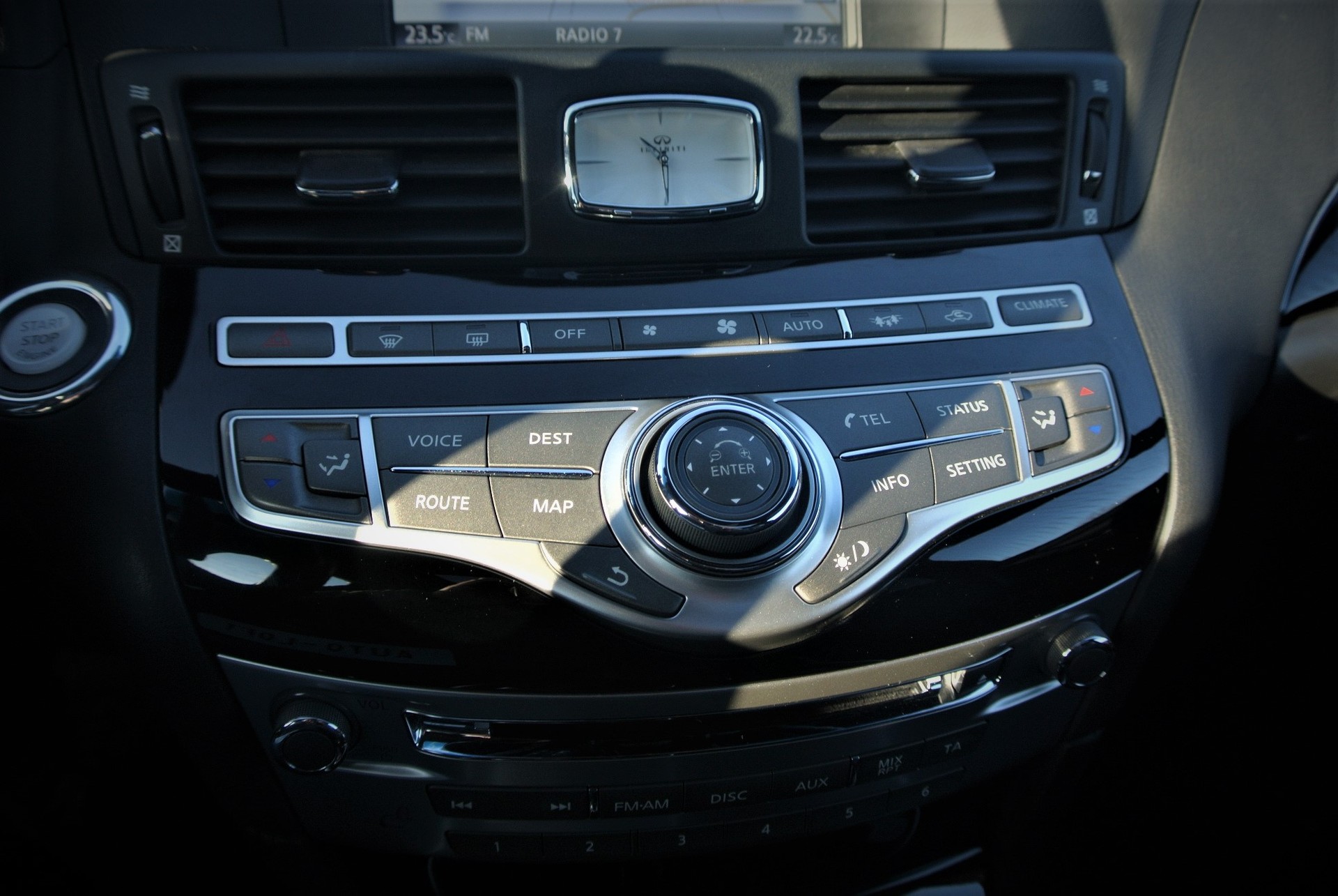 INFINITI Q70S Premium Automatic-image-8